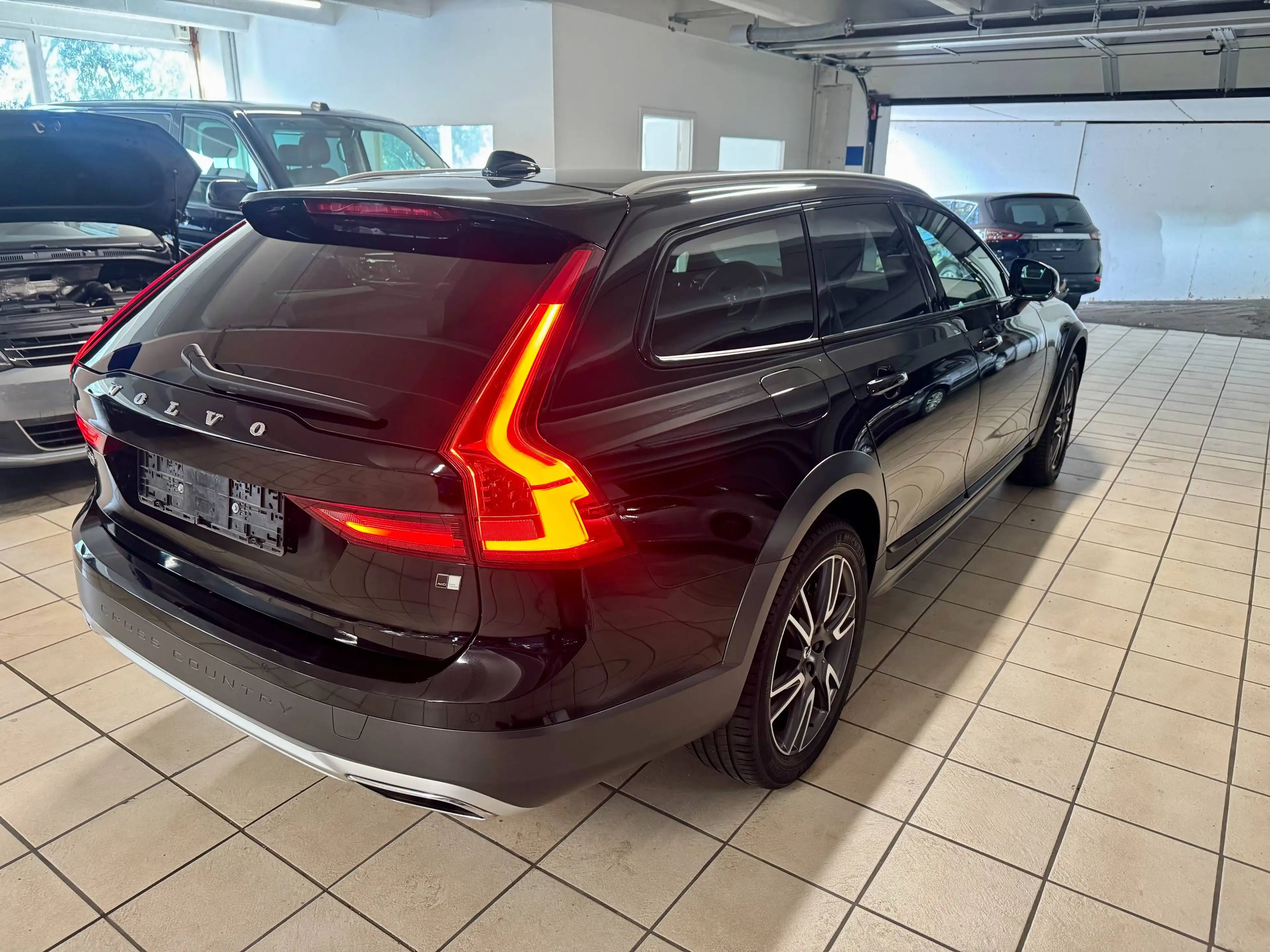 Volvo V90 D5 Pro AWD Leder,, DSG, Navigation, LED — photo 6