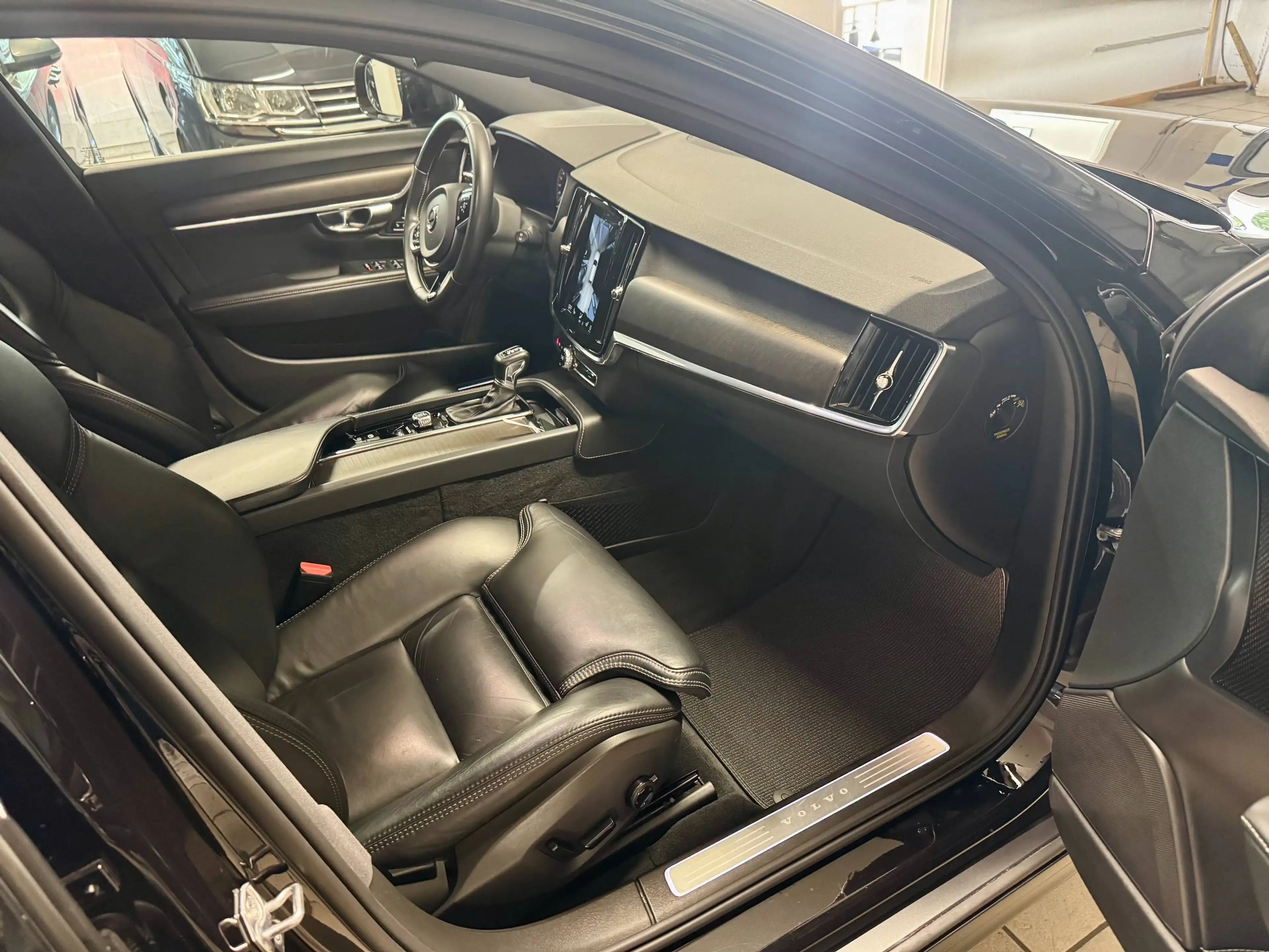 Volvo V90 D5 Pro AWD Leder,, DSG, Navigation, LED — photo 14