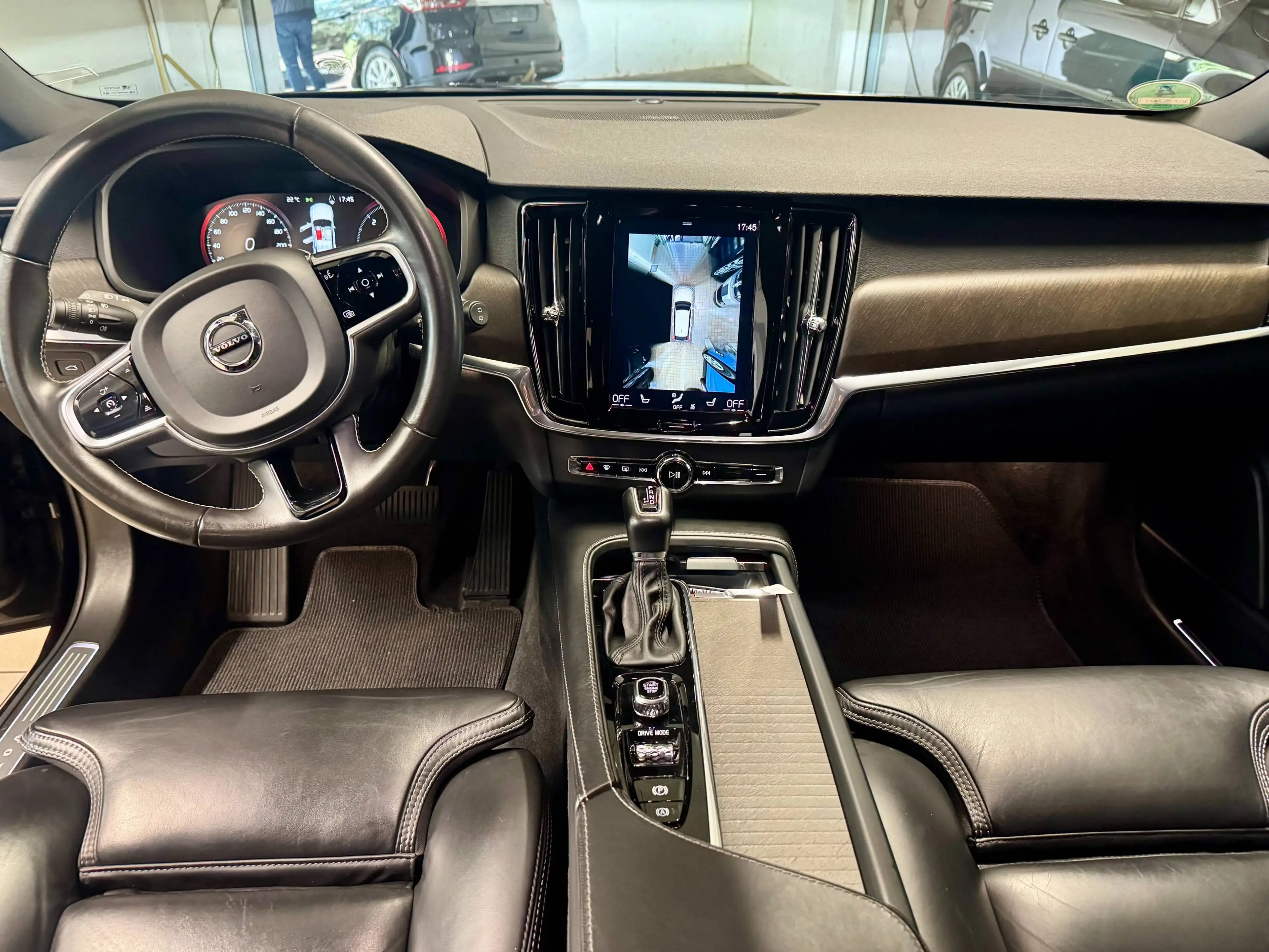Volvo V90 D5 Pro AWD Leder,, DSG, Navigation, LED — photo 12