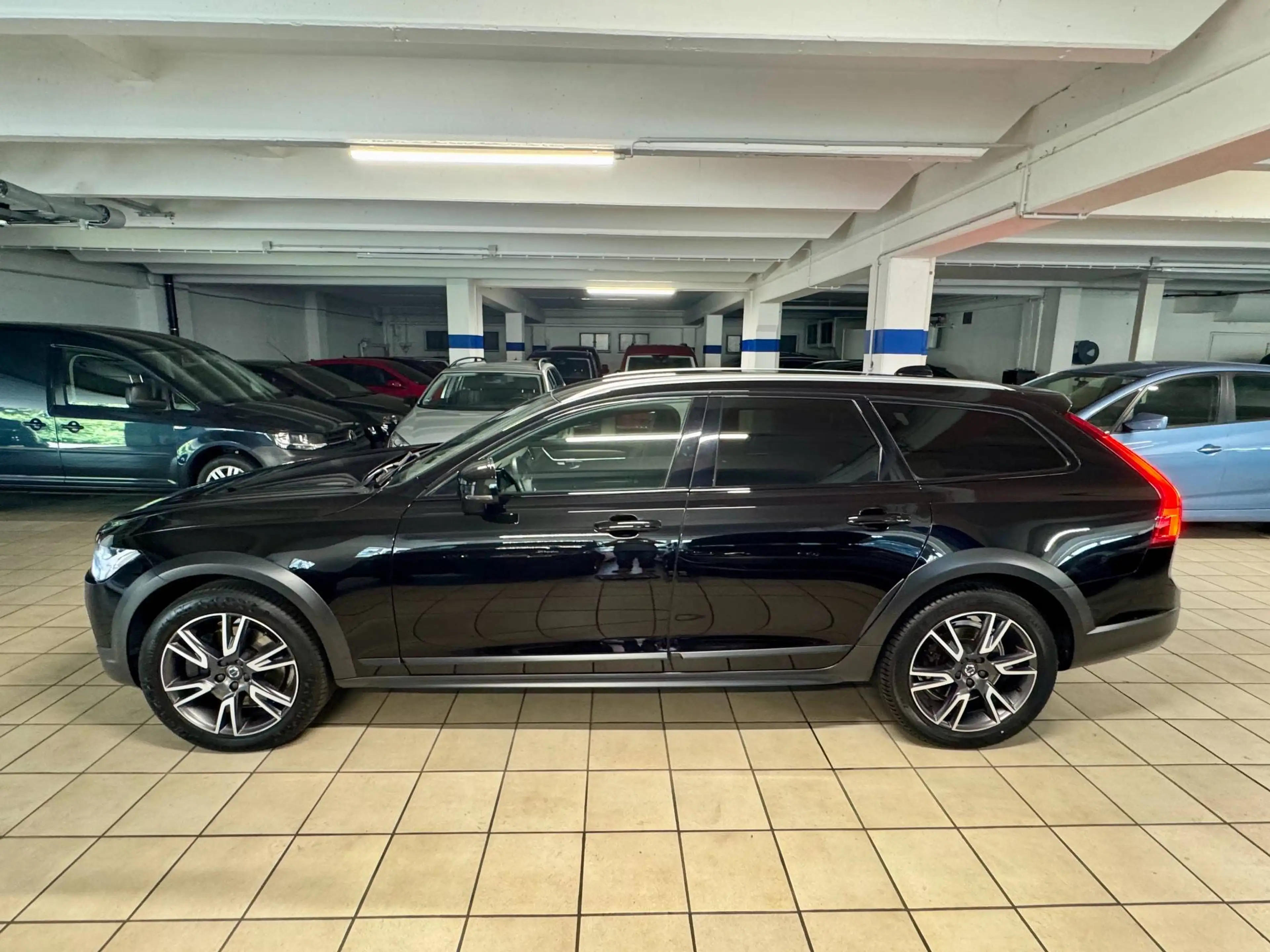 Volvo V90 D5 Pro AWD Leder,, DSG, Navigation, LED — photo 4