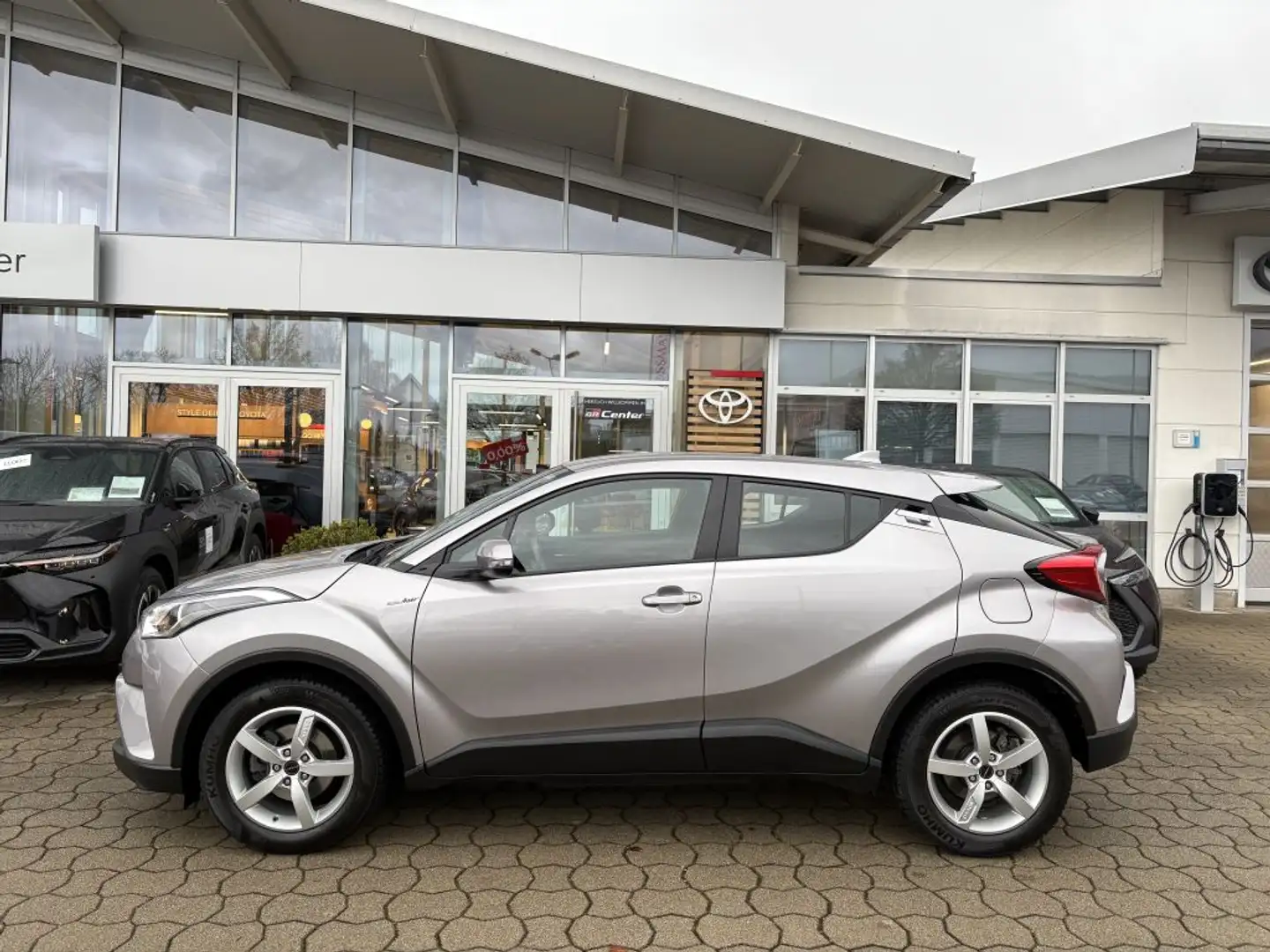 Toyota C-HR 1.2 Turbo Flow *TOP* Grau - 2