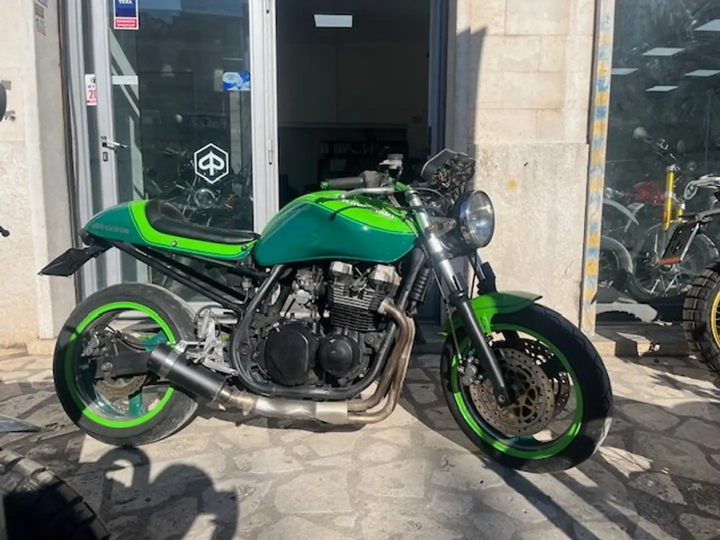 Kawasaki ZR 750 cafe racer Vert - 1