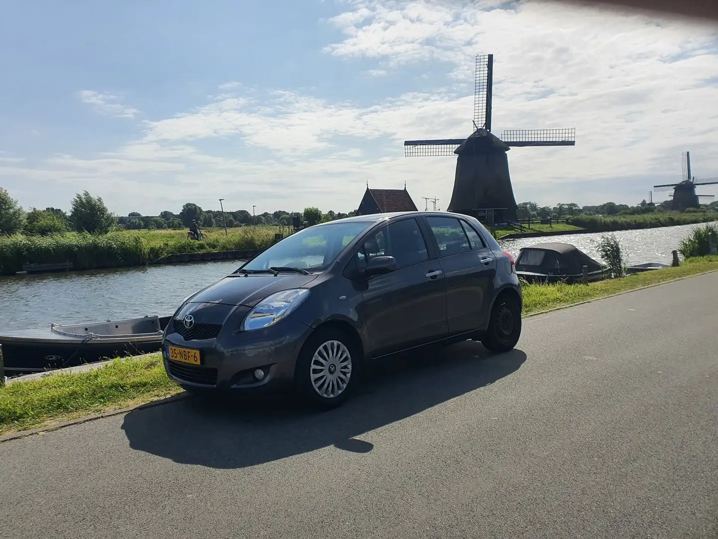 Toyota Yaris Yaris+1.3+VVTi+Aspiration Grijs - 1