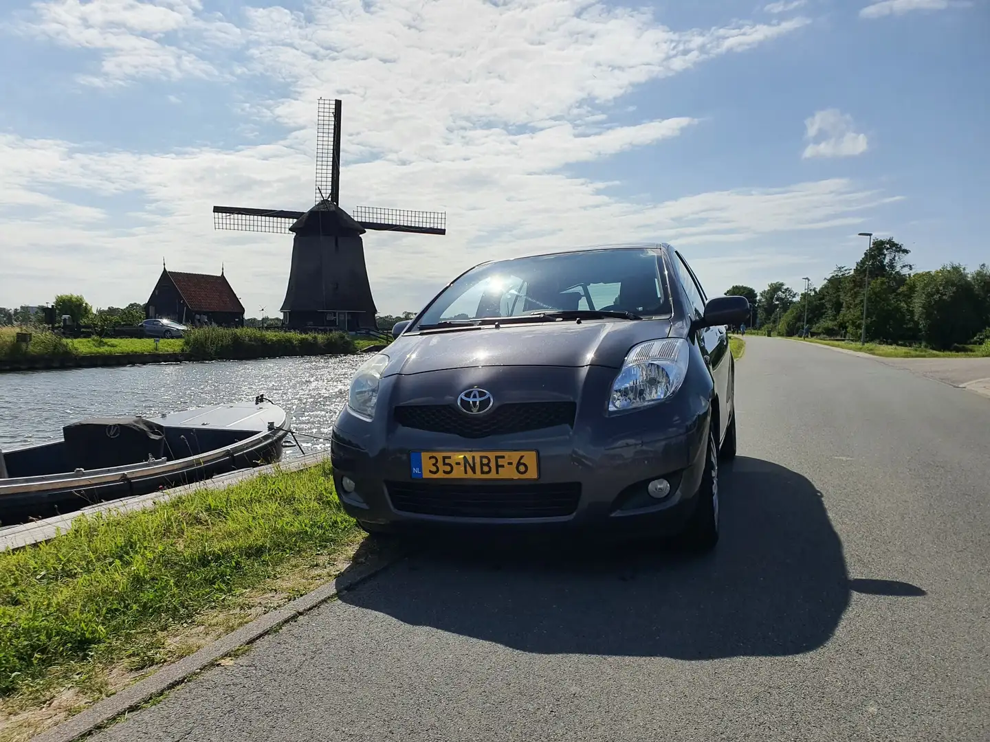 Toyota Yaris Yaris+1.3+VVTi+Aspiration Grijs - 2