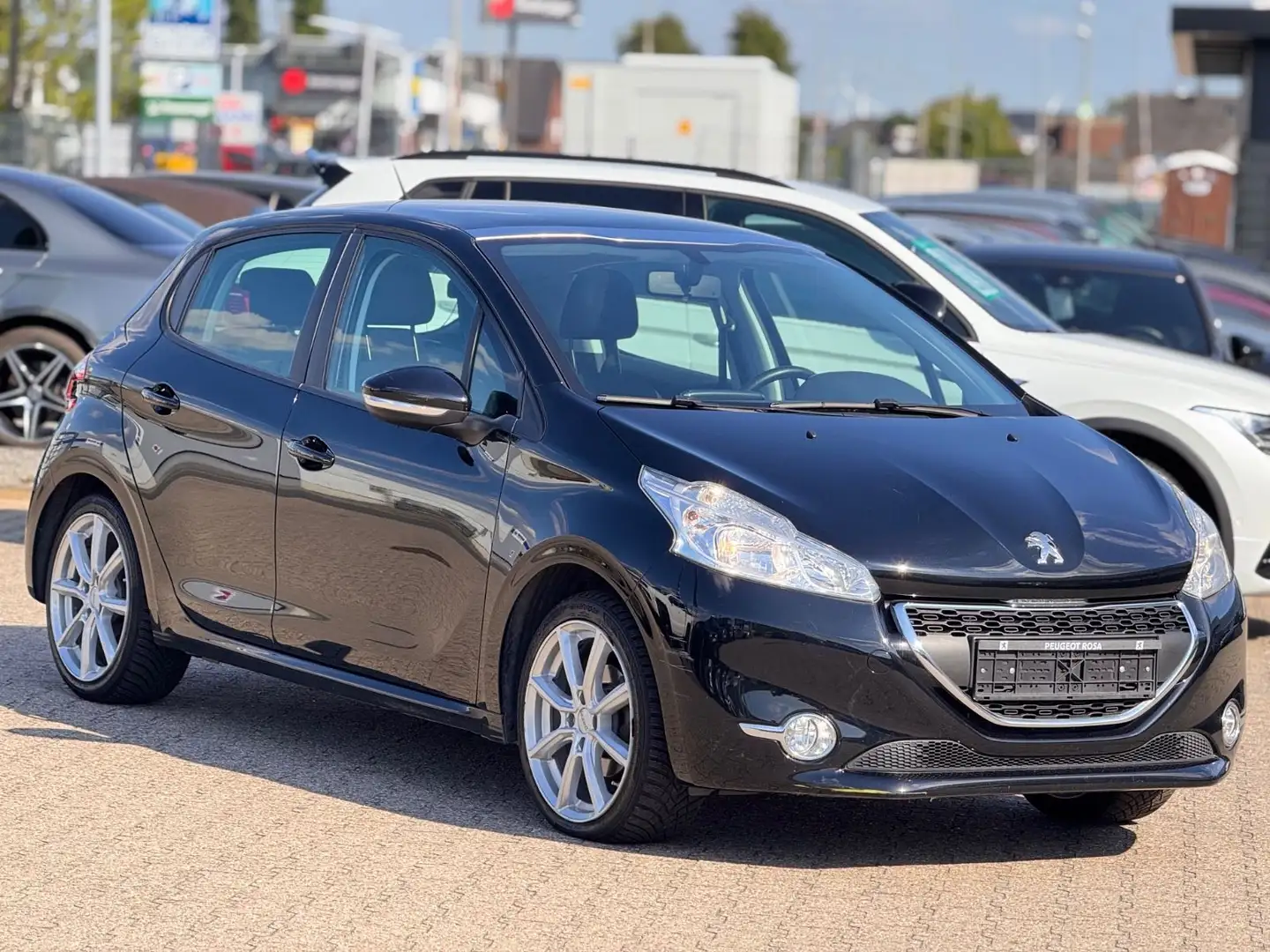 Peugeot 208 Active Black - 2
