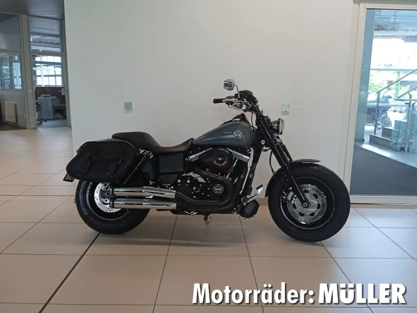 Harley-Davidson Fat Bob FXDF Dyna , Navi, viel Zubehör Šedá - 1