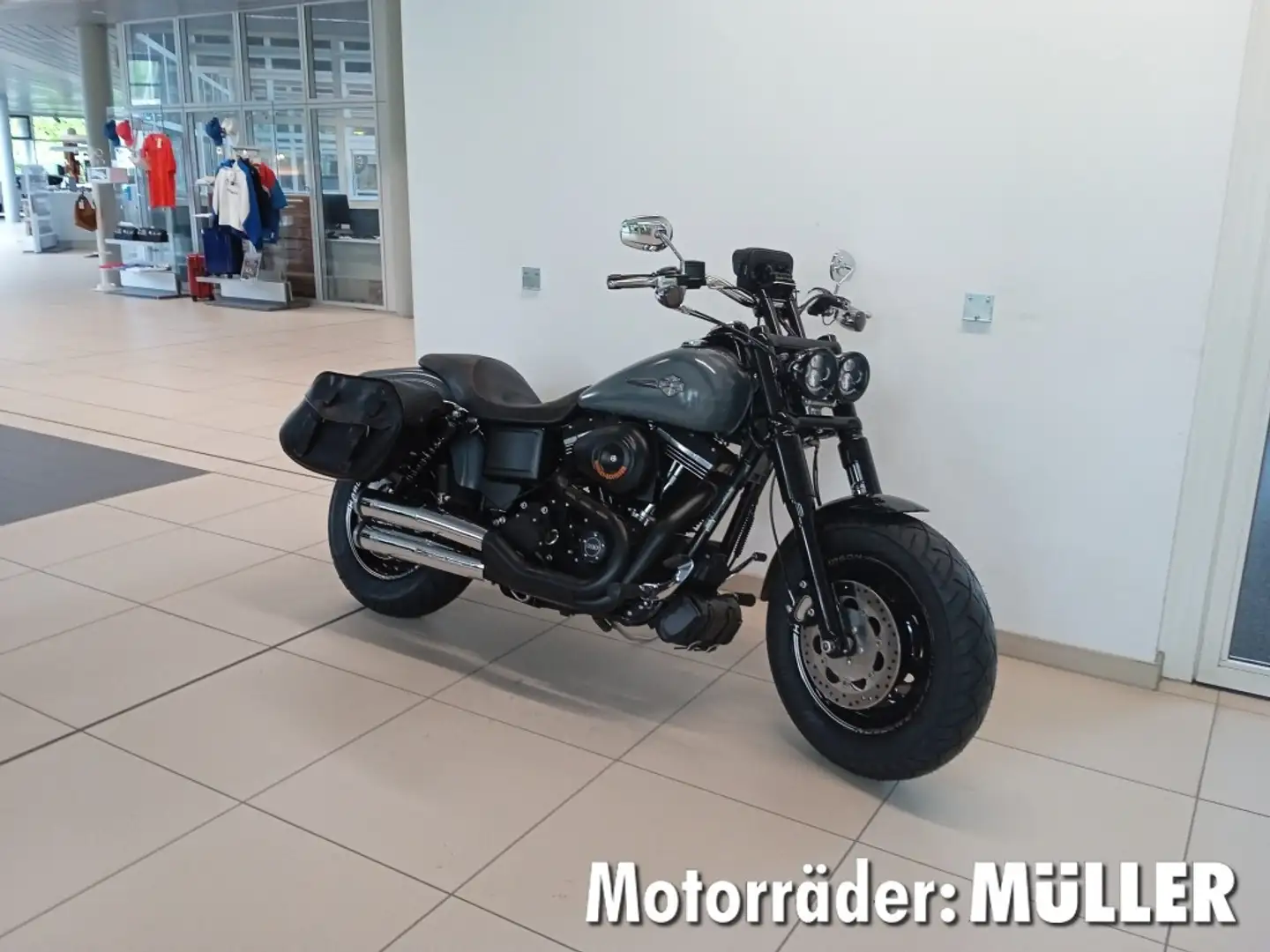 Harley-Davidson Fat Bob FXDF Dyna , Navi, viel Zubehör Šedá - 2
