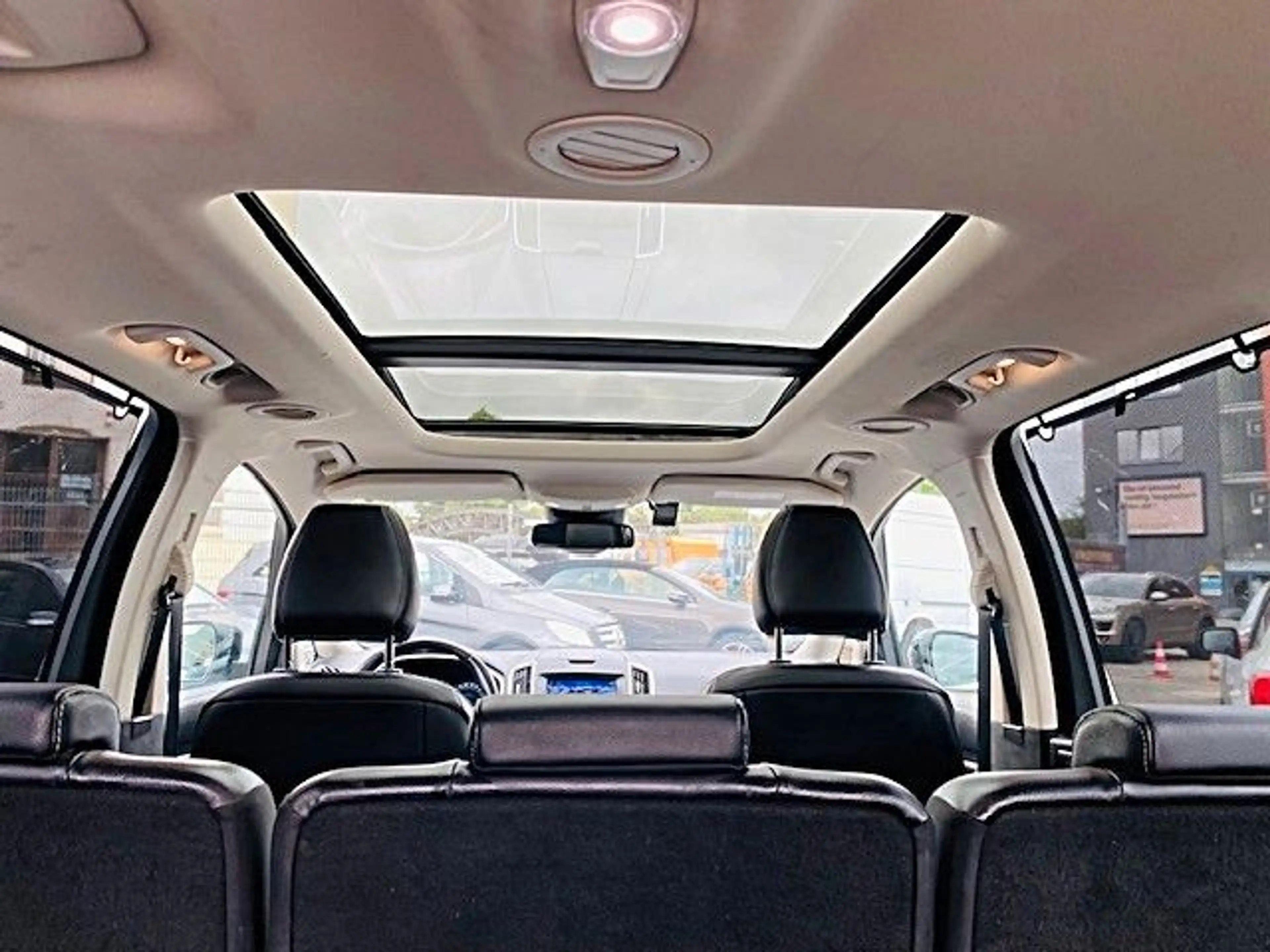 Ford Galaxy 2,0 EcoBlue 140kW Titanium Auto — photo 23