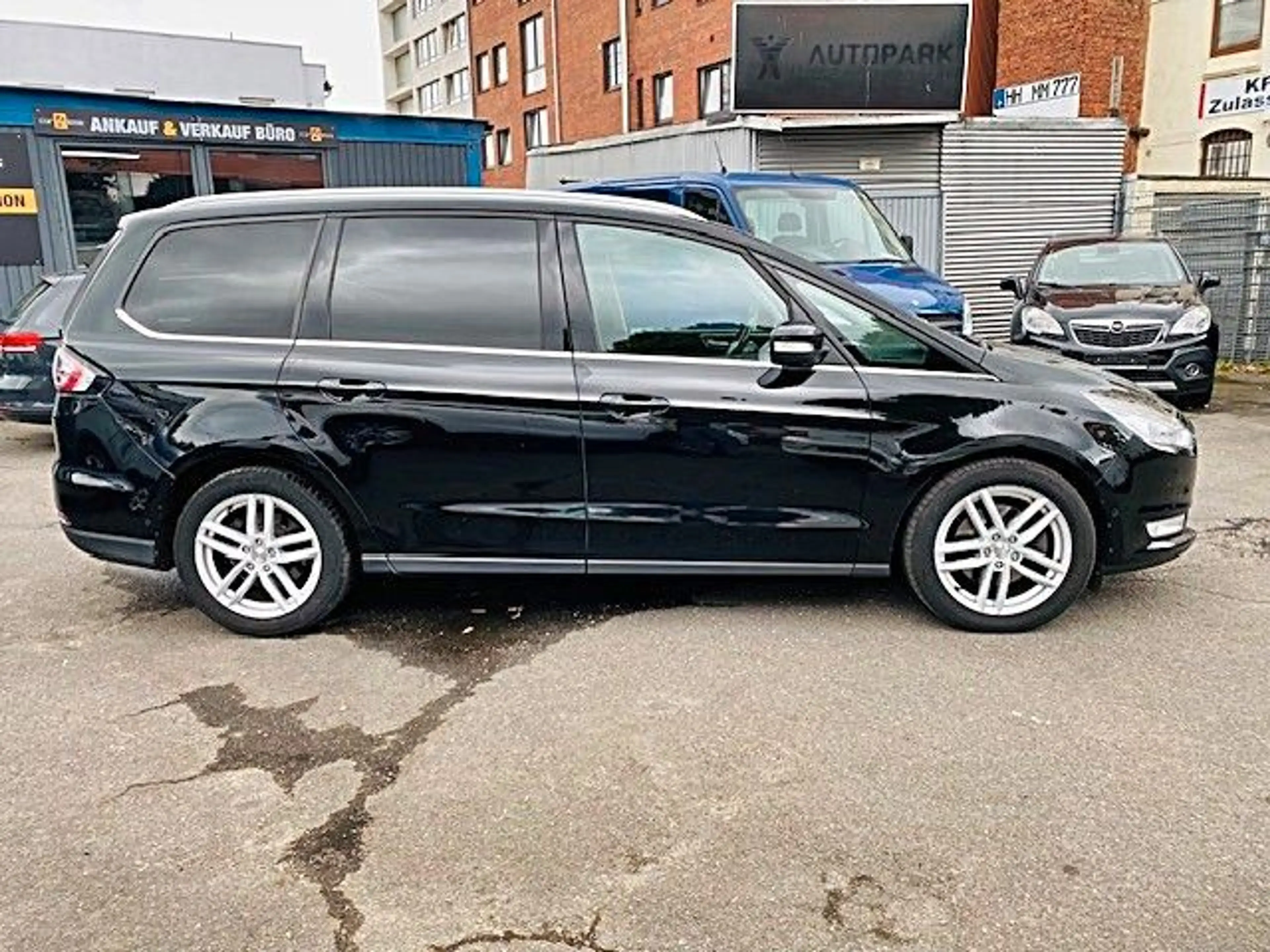 Ford Galaxy 2,0 EcoBlue 140kW Titanium Auto — photo 2
