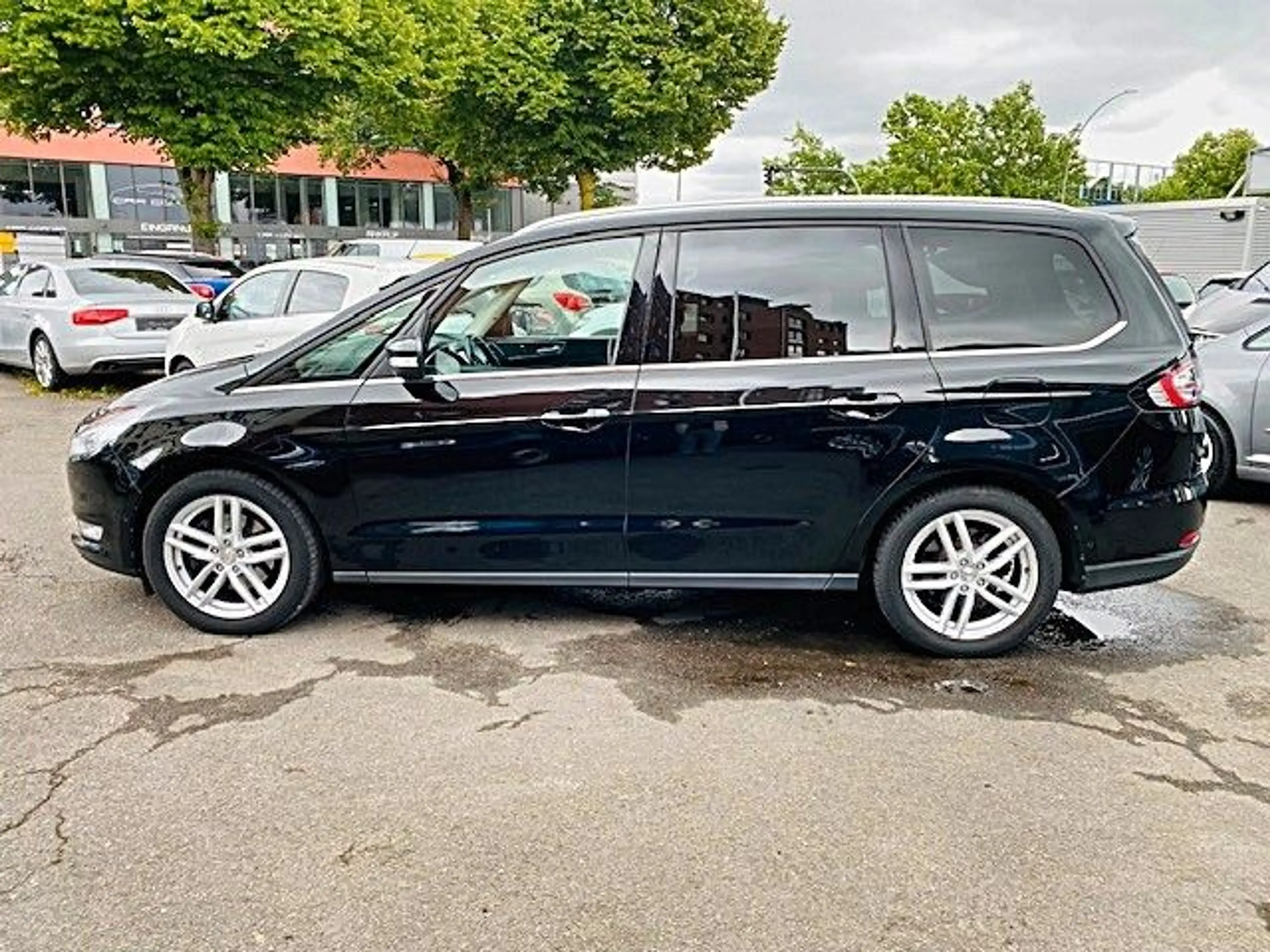 Ford Galaxy 2,0 EcoBlue 140kW Titanium Auto — photo 6