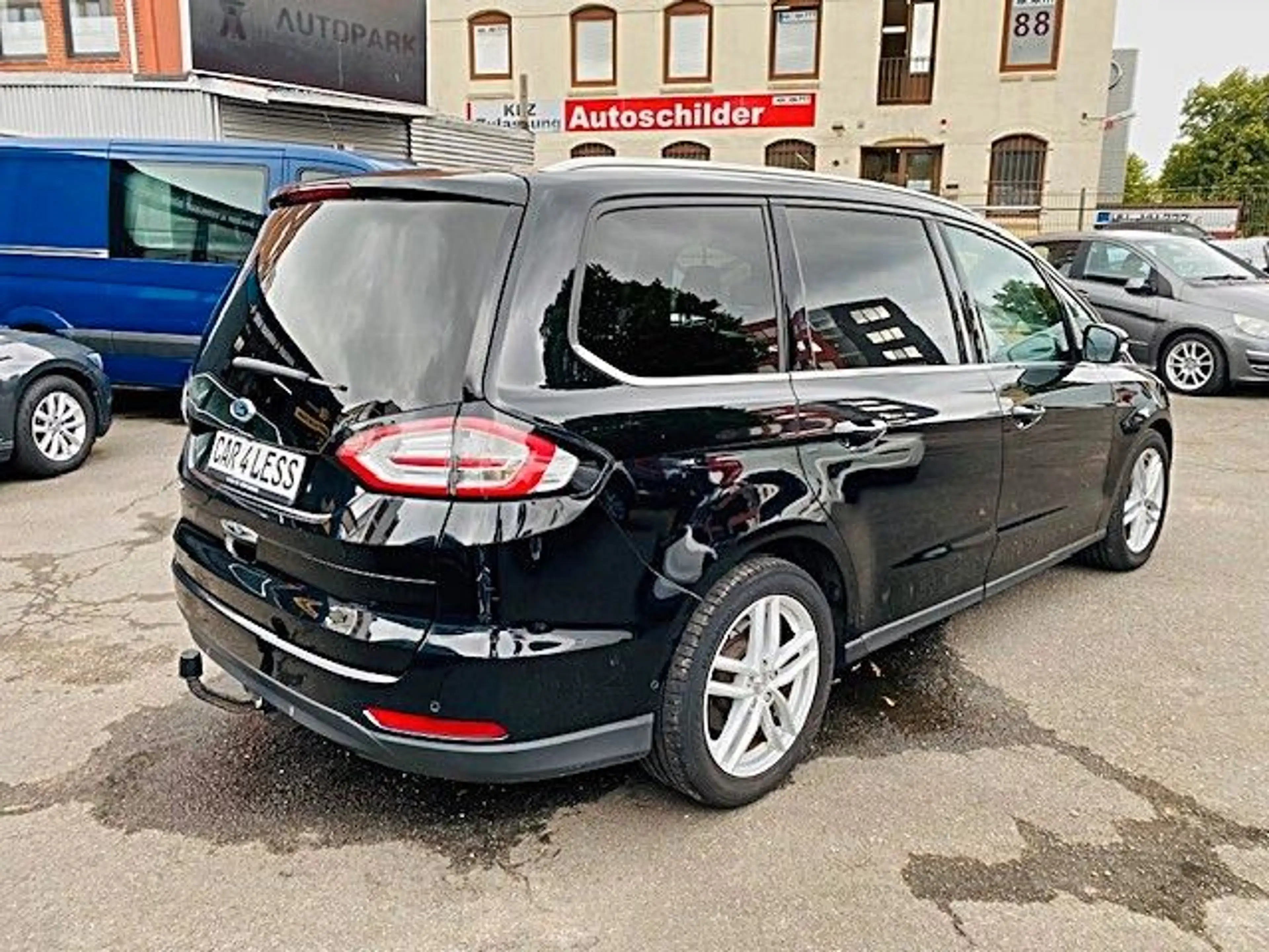 Ford Galaxy 2,0 EcoBlue 140kW Titanium Auto — photo 3