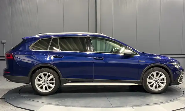 Volkswagen Golf view 9