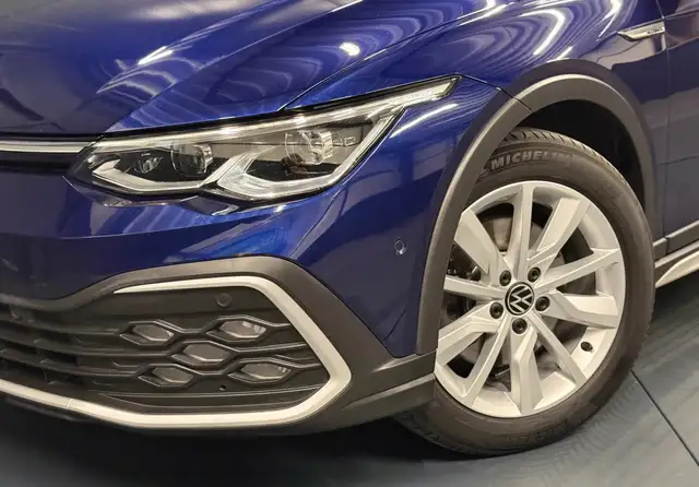 Volkswagen Golf view 2