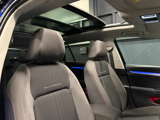 Volkswagen Golf view 12