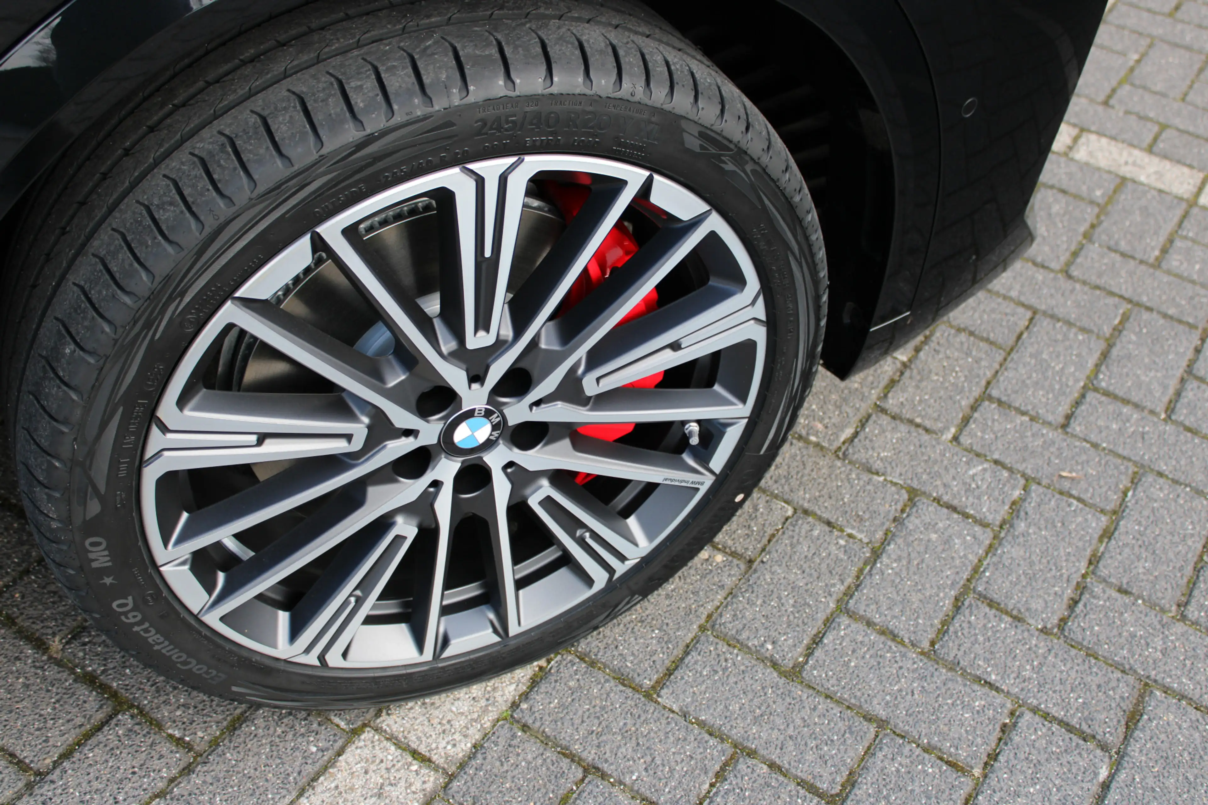 BMW iX2 eDrive20 M Sport / Trekhaak / Sportstoelen / Adapt — photo 3