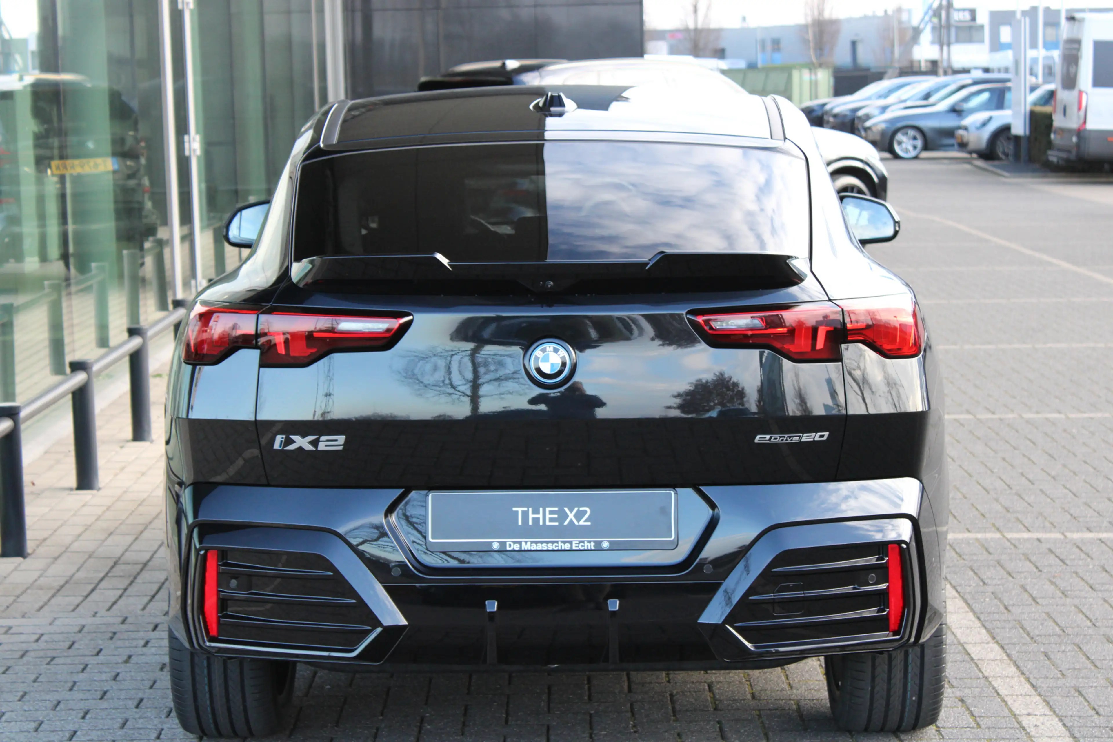 BMW iX2 eDrive20 M Sport / Trekhaak / Sportstoelen / Adapt — photo 12