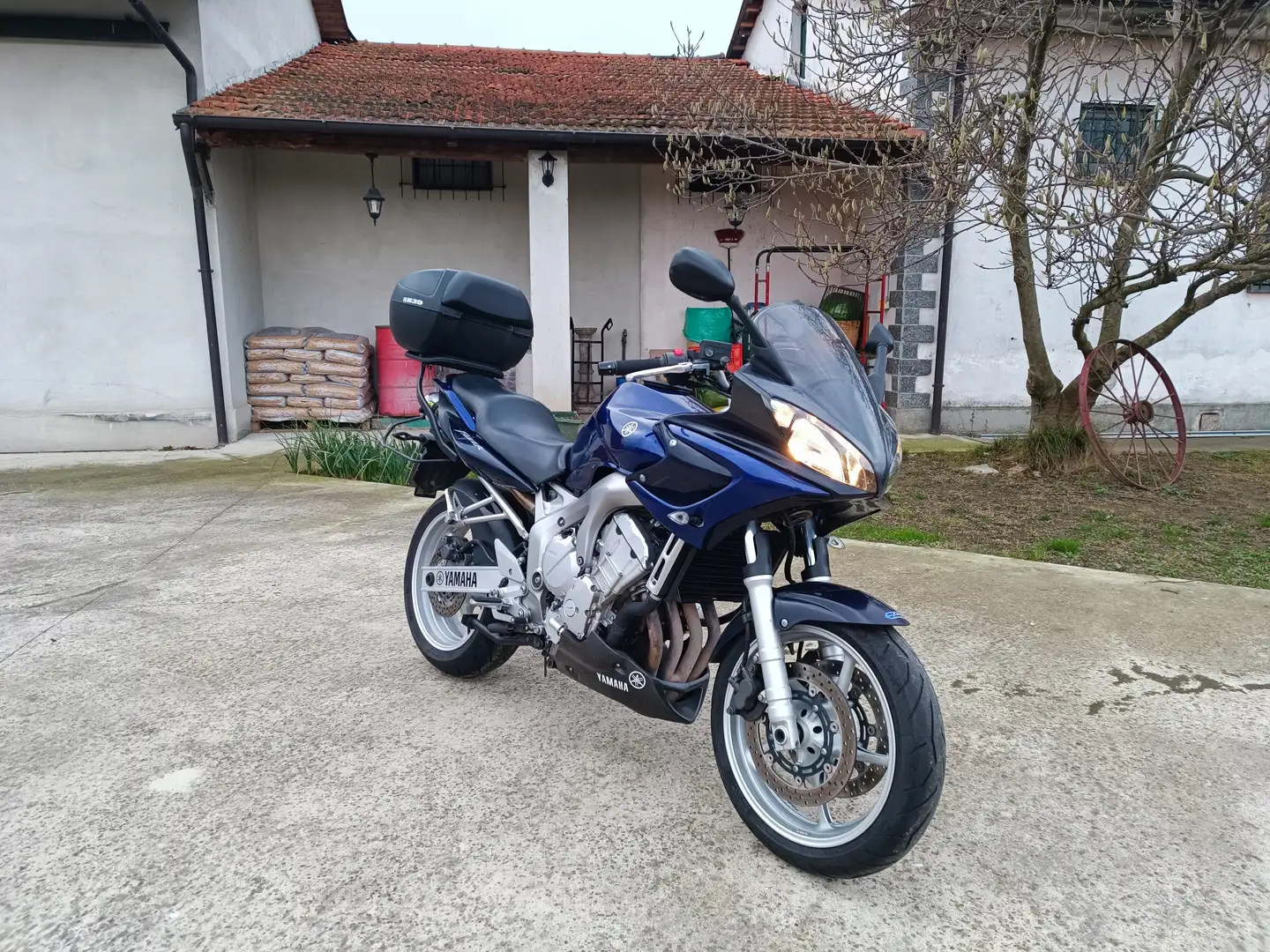 Yamaha FZS 600 Fazer Modrá - 1