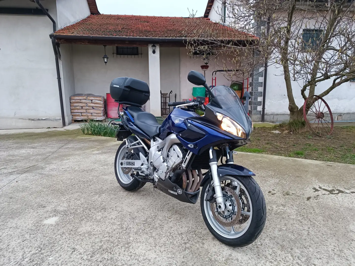Yamaha FZS 600 Fazer Modrá - 2