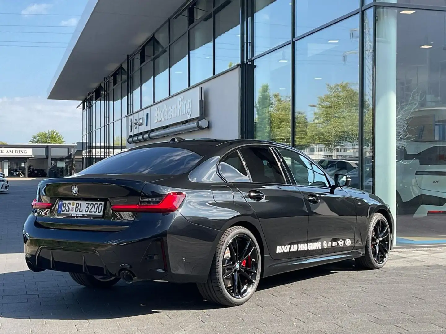 BMW 320 d xDrive M Sport LivePro Sportpaket Bluetooth Noir - 2