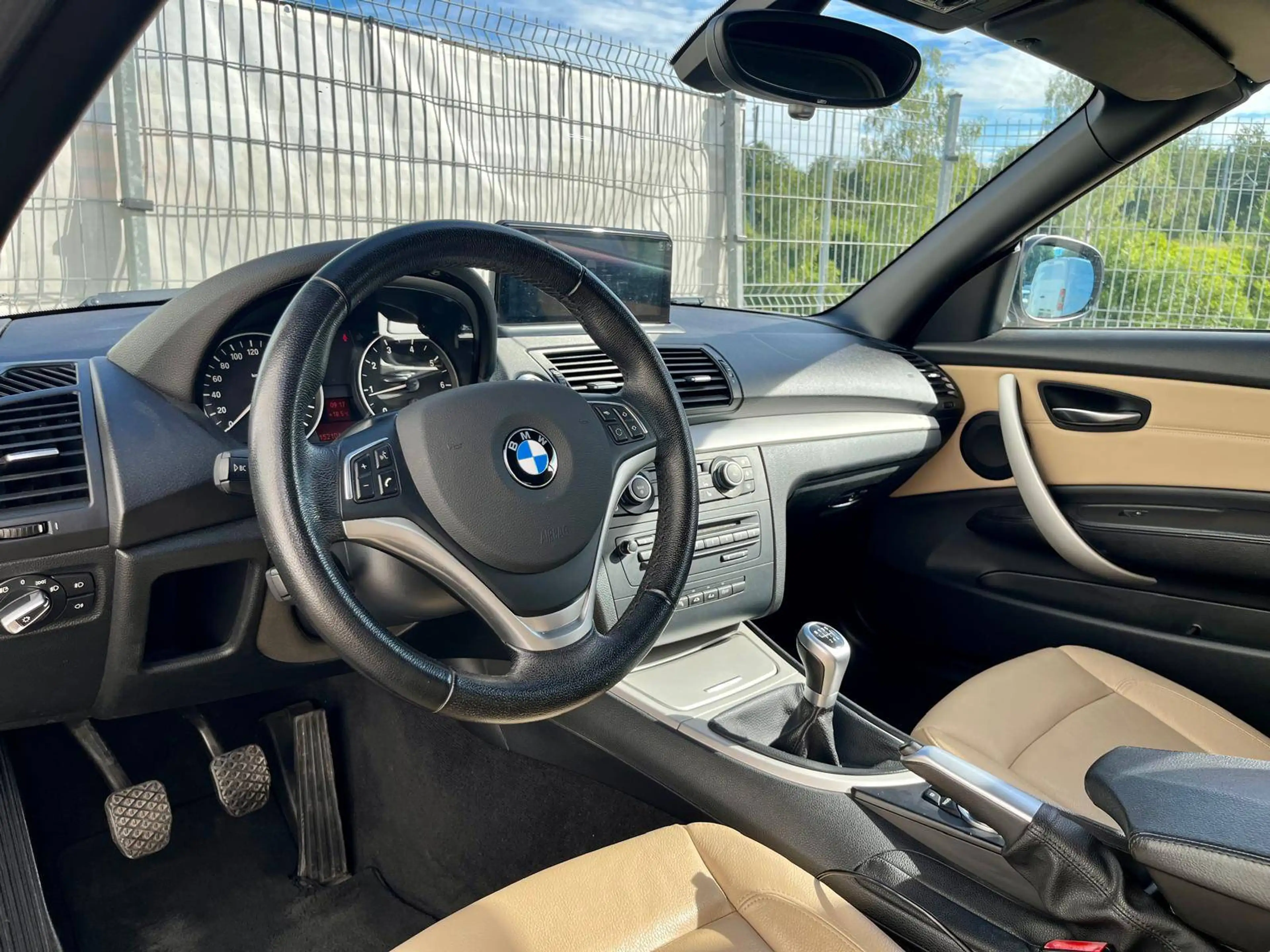 BMW 118 118i CABRIO/CUIR/LED/CARPLAY/CLIM/CAMERA/SIEGES-CH — photo 11