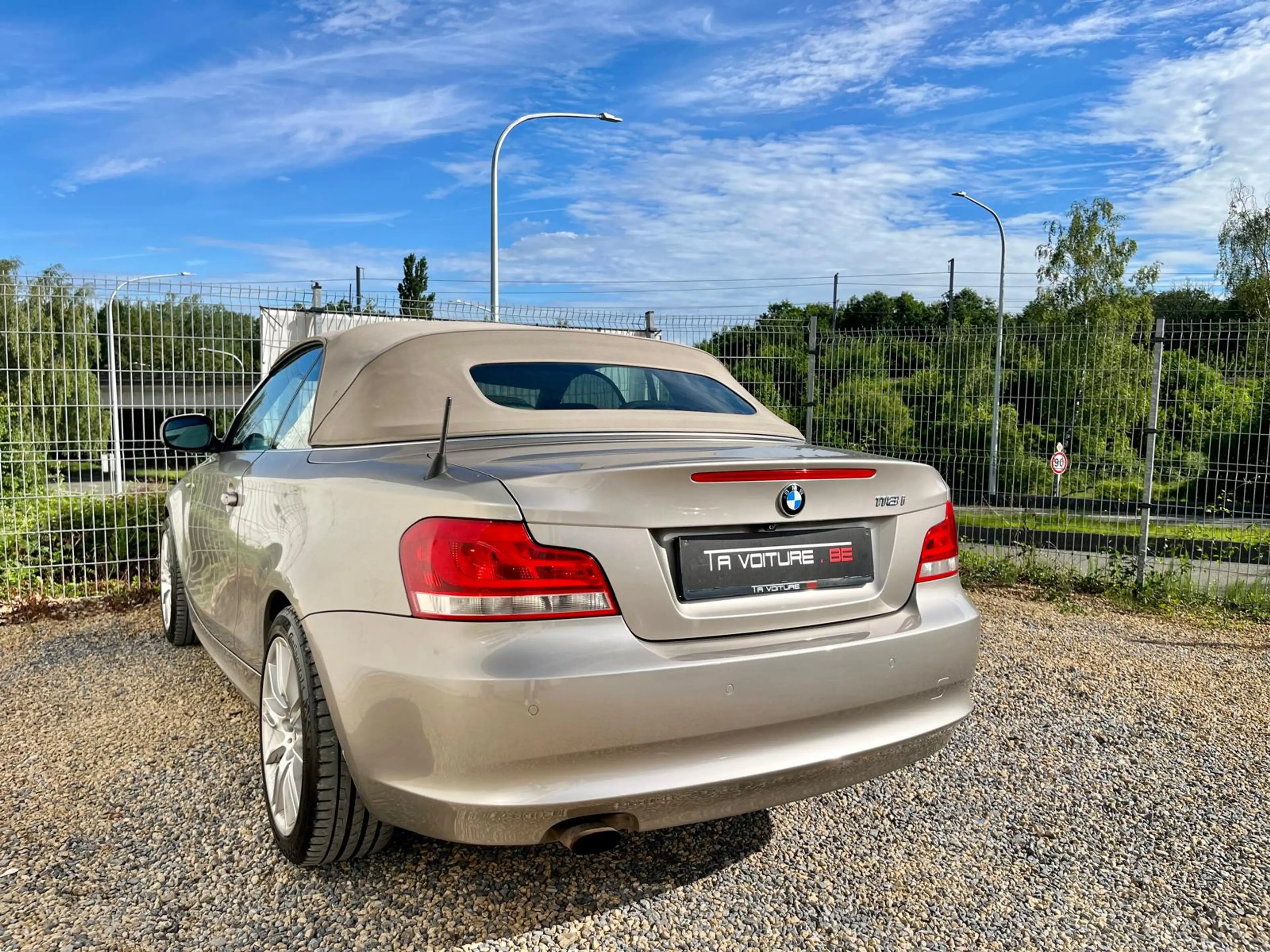 BMW 118 118i CABRIO/CUIR/LED/CARPLAY/CLIM/CAMERA/SIEGES-CH — photo 3