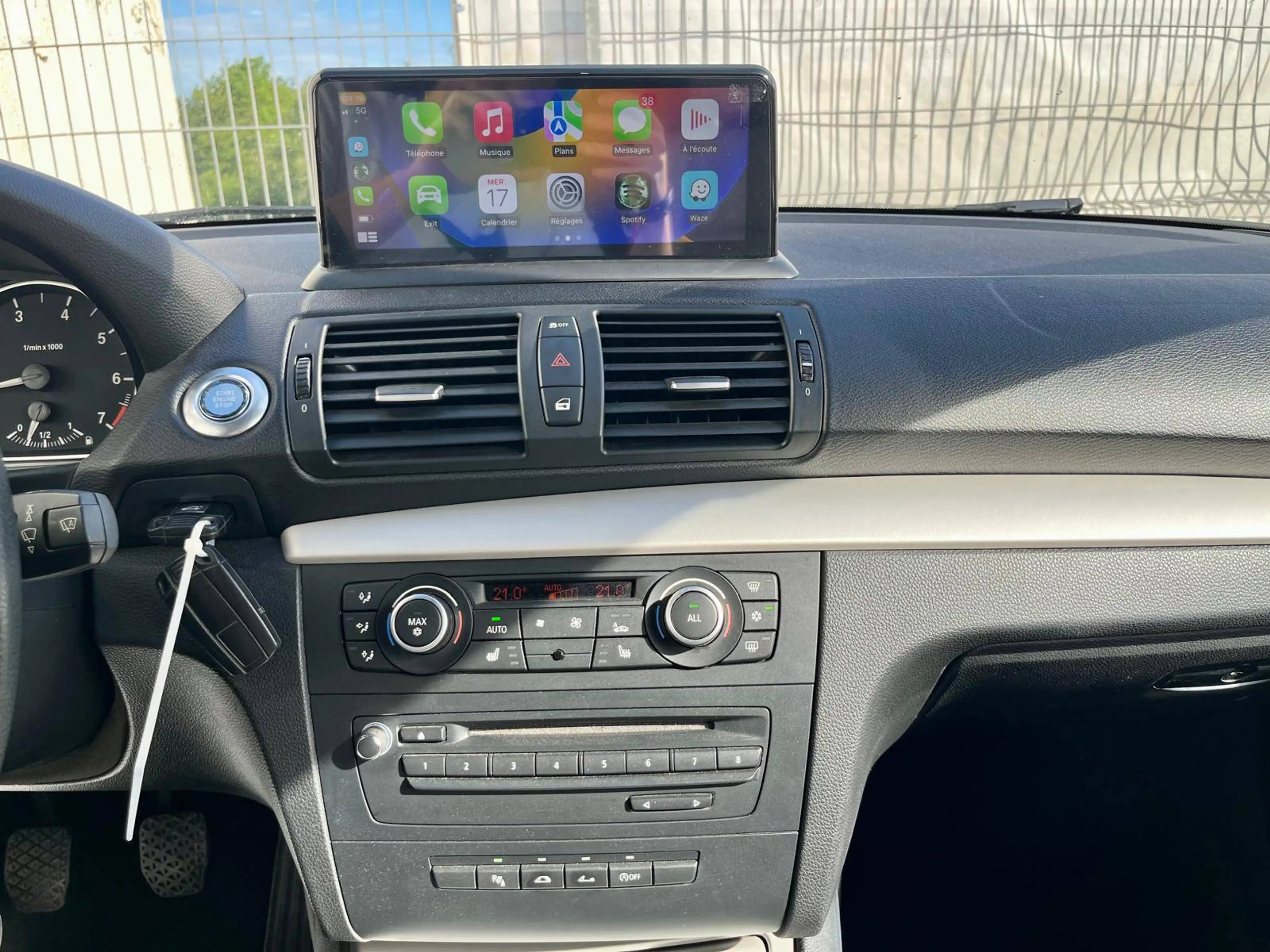 BMW 118 118i CABRIO/CUIR/LED/CARPLAY/CLIM/CAMERA/SIEGES-CH — photo 12
