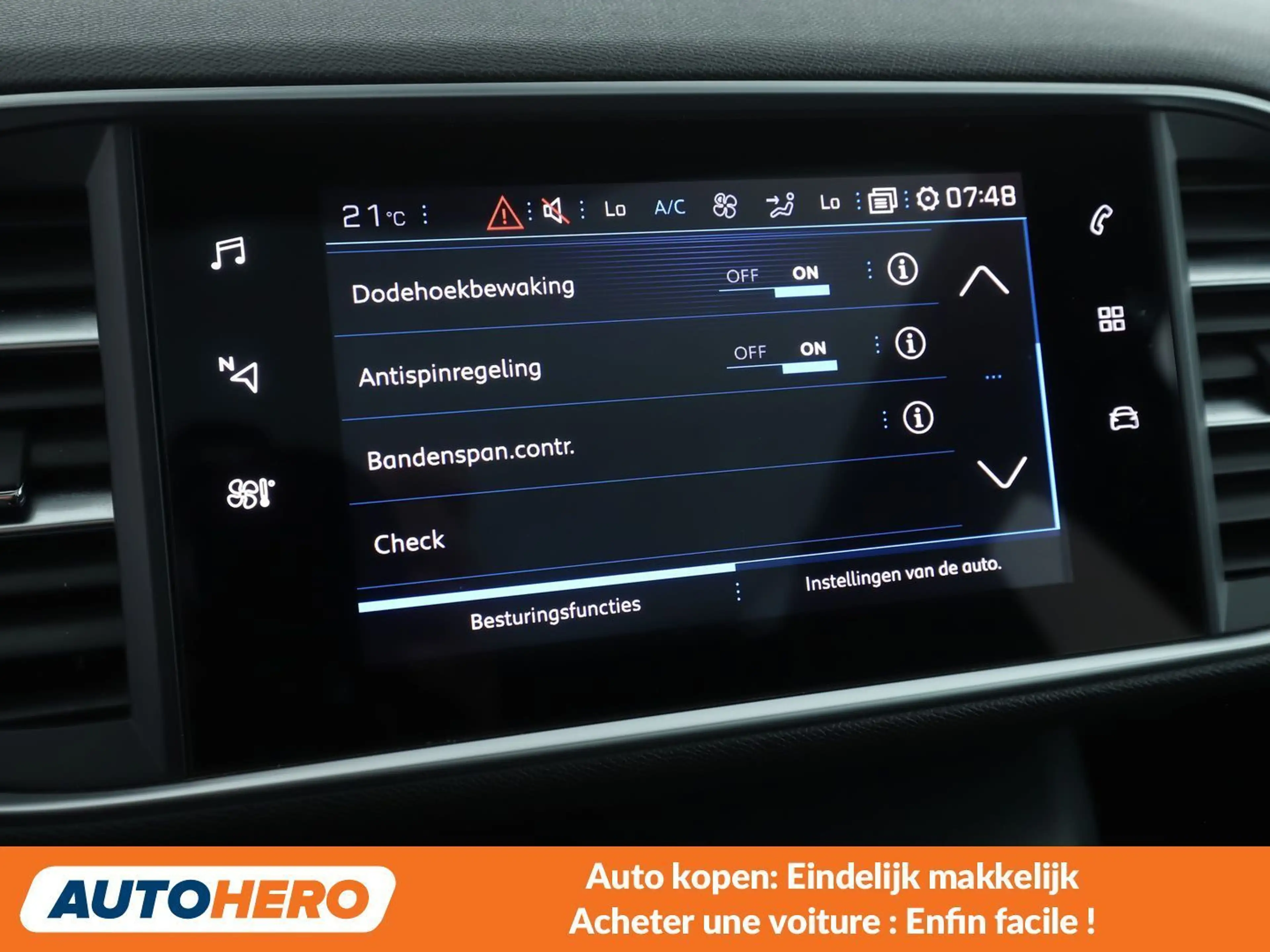 Peugeot 308 1.5 Blue-HDi GT Pack — photo 11
