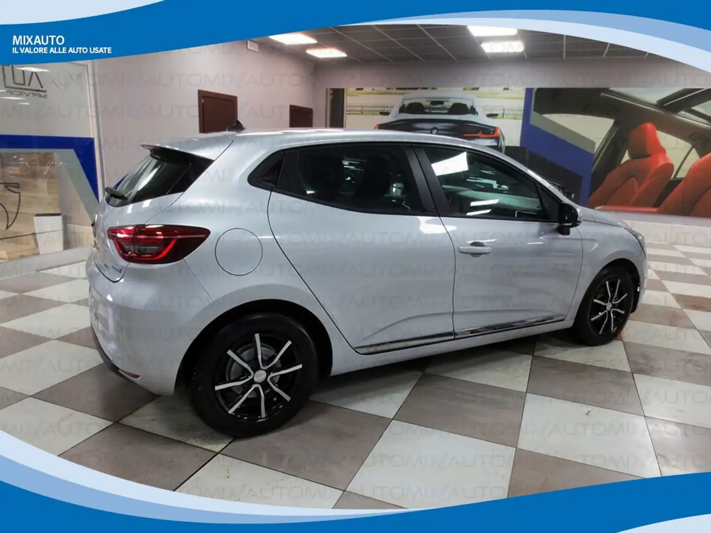 Renault Clio 1.6 eTech Hybrid 140cv Zen AUT EU6 Stříbrná - 2