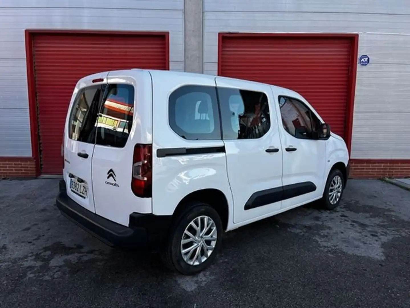 Citroen Berlingo Combi BlueHDi S&S Talla M Shine Business 100 Wit - 2
