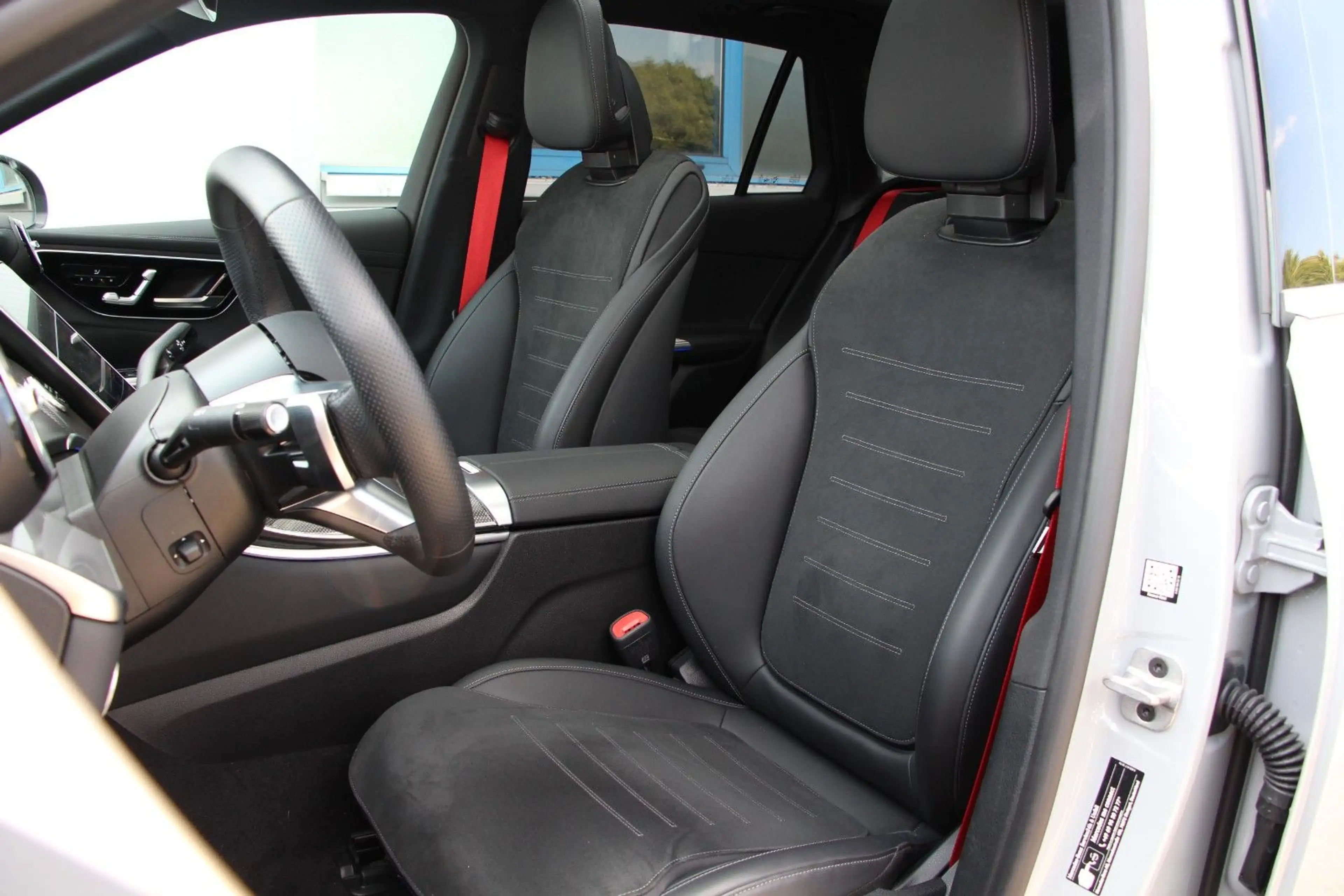 Mercedes-Benz GLC 300 d 4M TECHNIK-PAKET*AHK*360*PANO AMG Line — photo 7