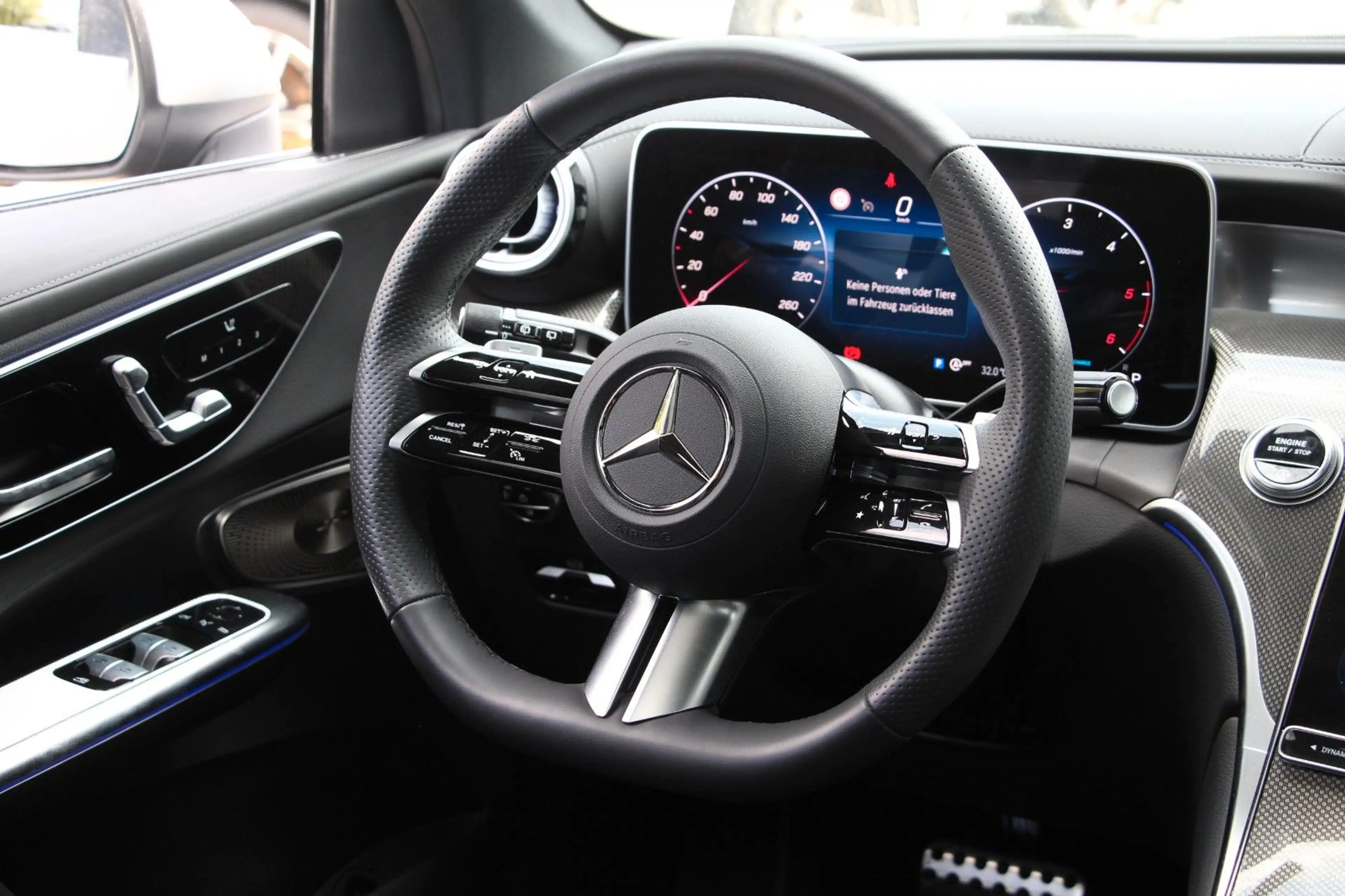 Mercedes-Benz GLC 300 d 4M TECHNIK-PAKET*AHK*360*PANO AMG Line — photo 11