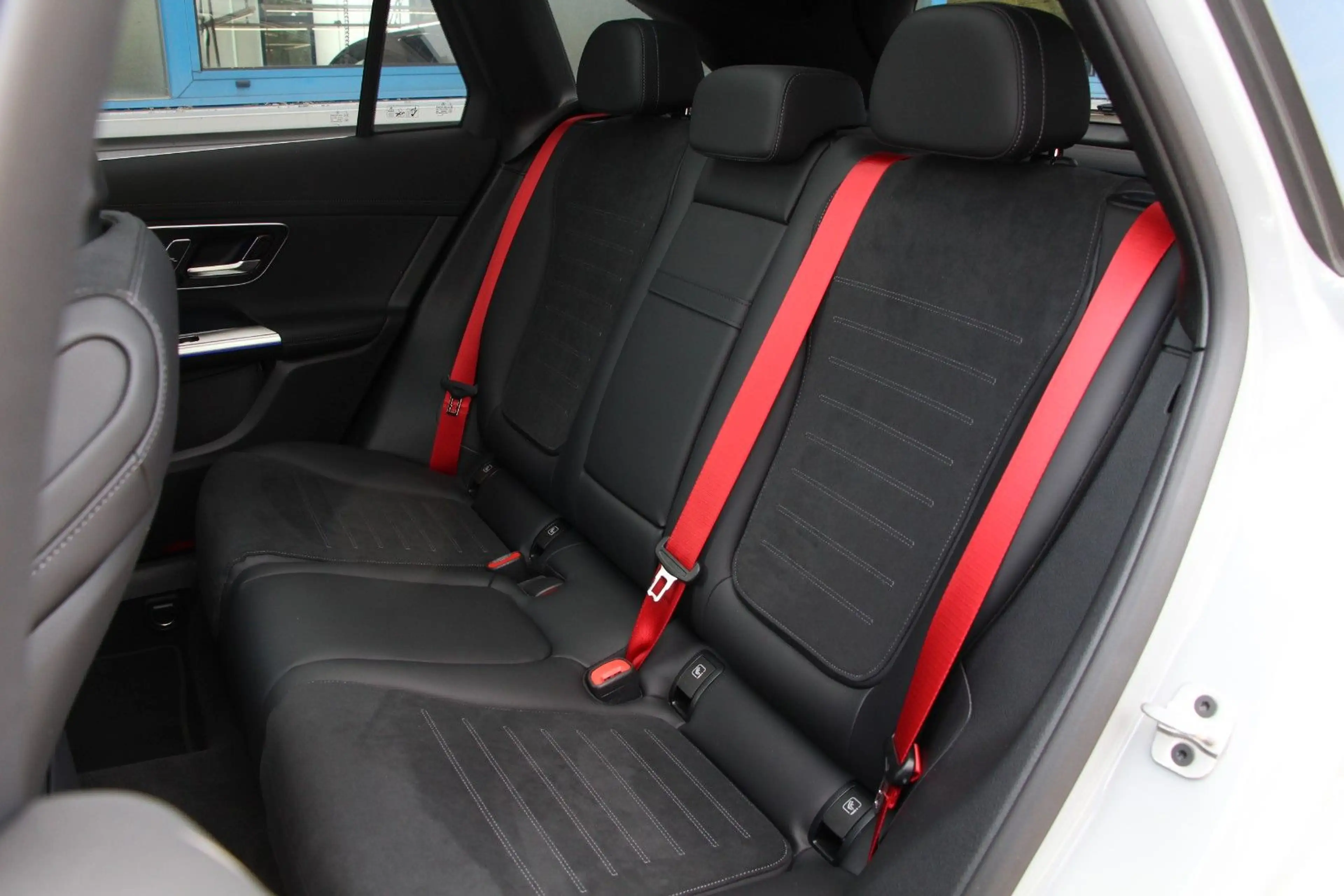 Mercedes-Benz GLC 300 d 4M TECHNIK-PAKET*AHK*360*PANO AMG Line — photo 14