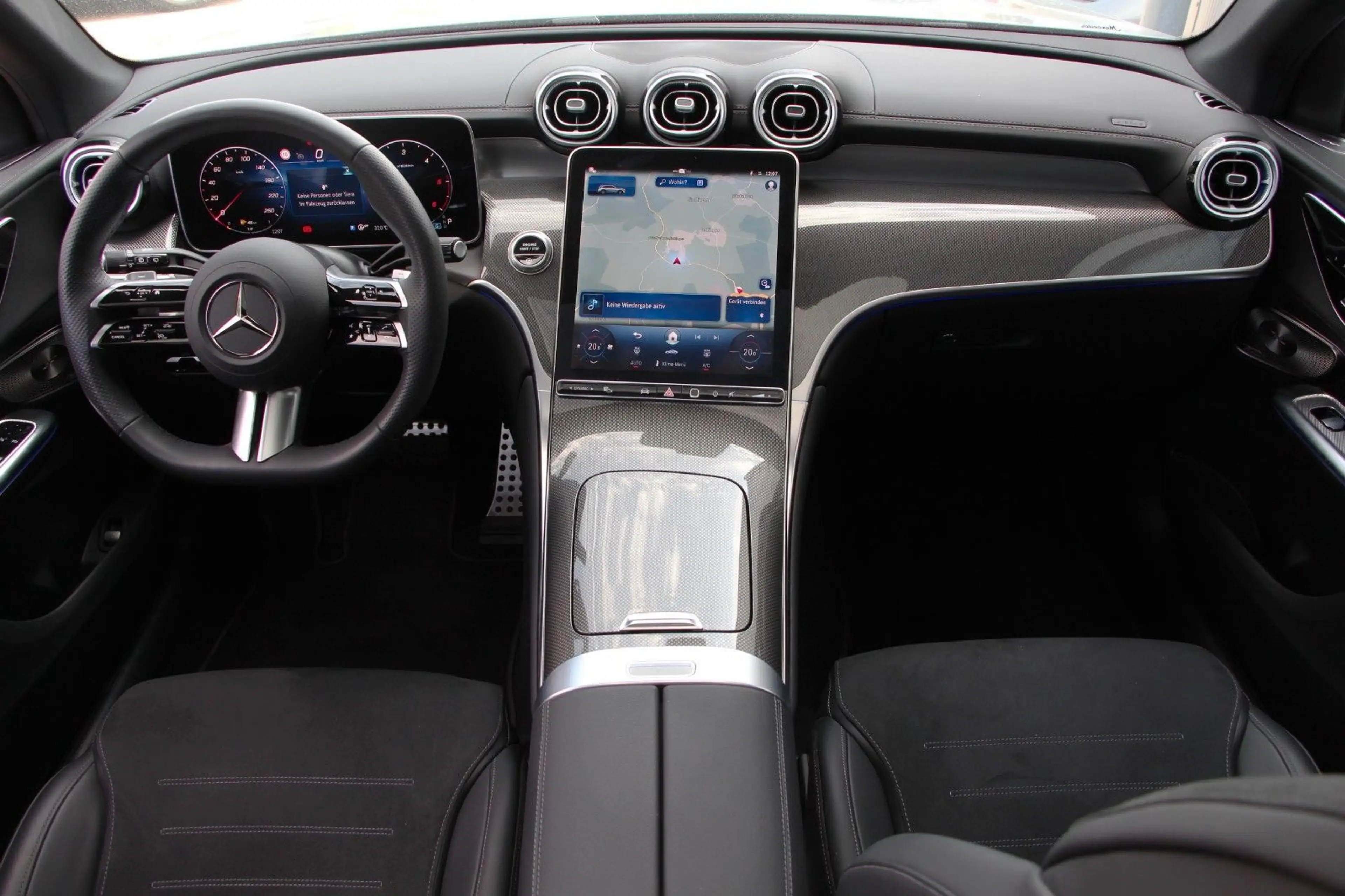 Mercedes-Benz GLC 300 d 4M TECHNIK-PAKET*AHK*360*PANO AMG Line — photo 9