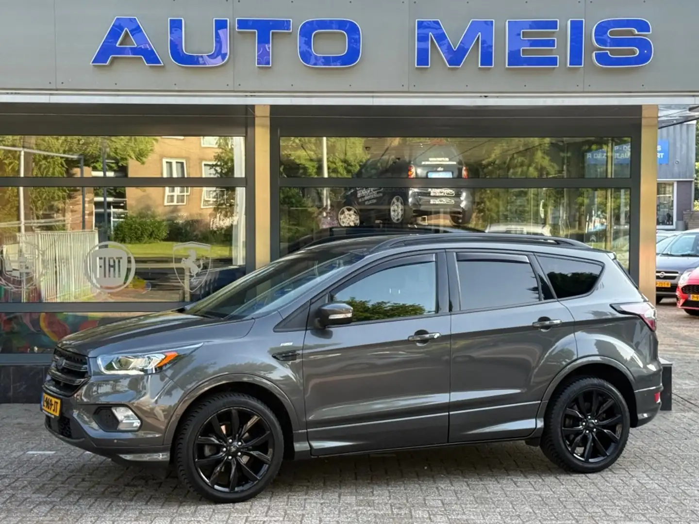 Ford Kuga 1.5 EcoBoost ST Line Grijs - 1