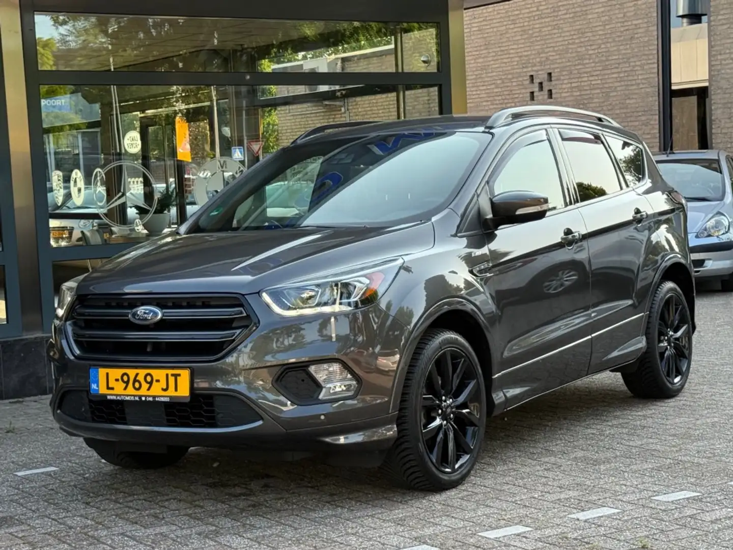Ford Kuga 1.5 EcoBoost ST Line Grijs - 2
