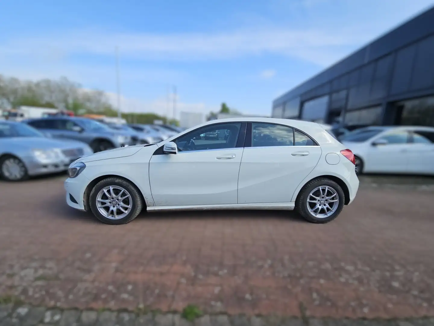 Mercedes-Benz A 180 BlueEfficiency Ratenzahlung ohne Bank+Tüv Neu Blanc - 2