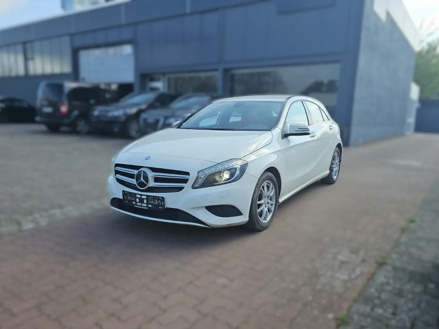 Mercedes-Benz A 180 BlueEfficiency Ratenzahlung ohne Bank+Tüv Neu Blanc - 1