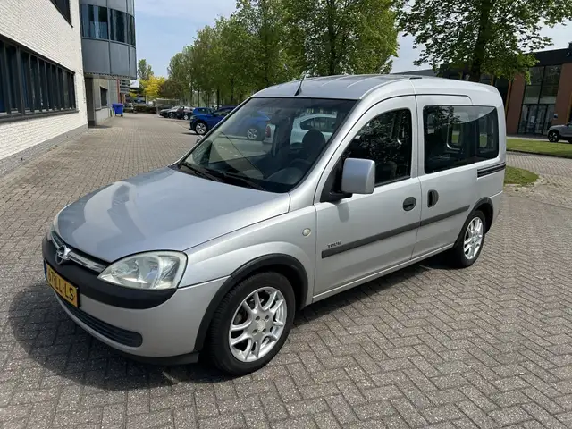Opel Tour 1.6 Comfort 87PK AIRCO ELEKT-RAMEN NAP!