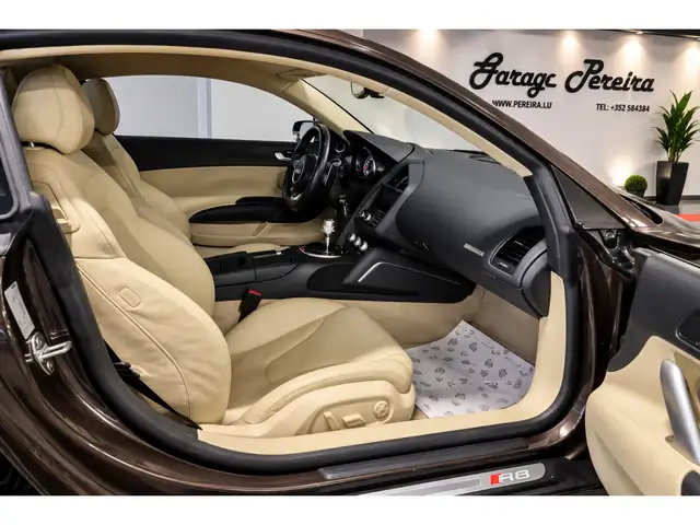 Audi R8 view 10