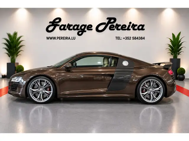 Audi R8 view 6