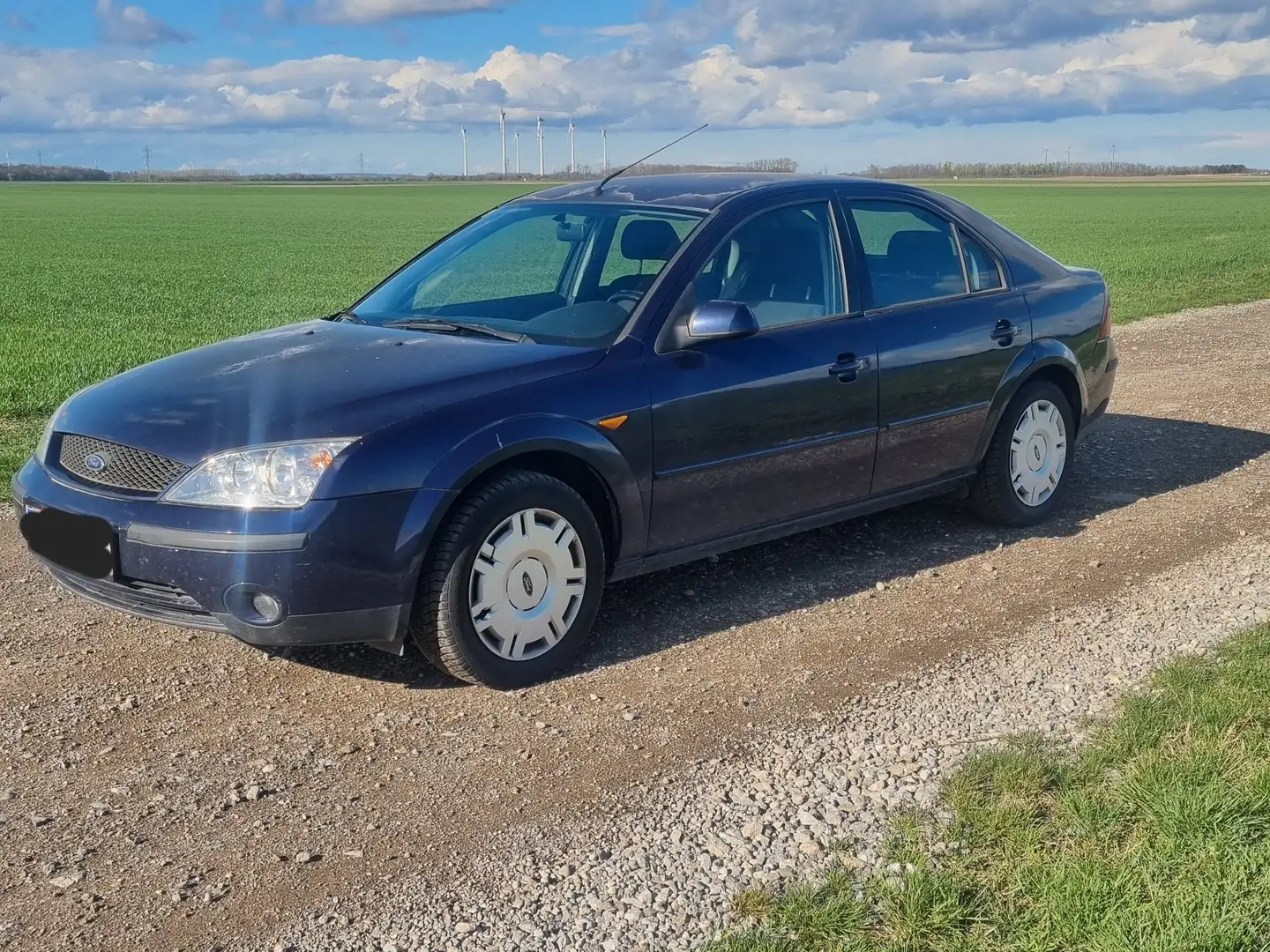 Ford Mondeo Trend 1,8 Blau - 2