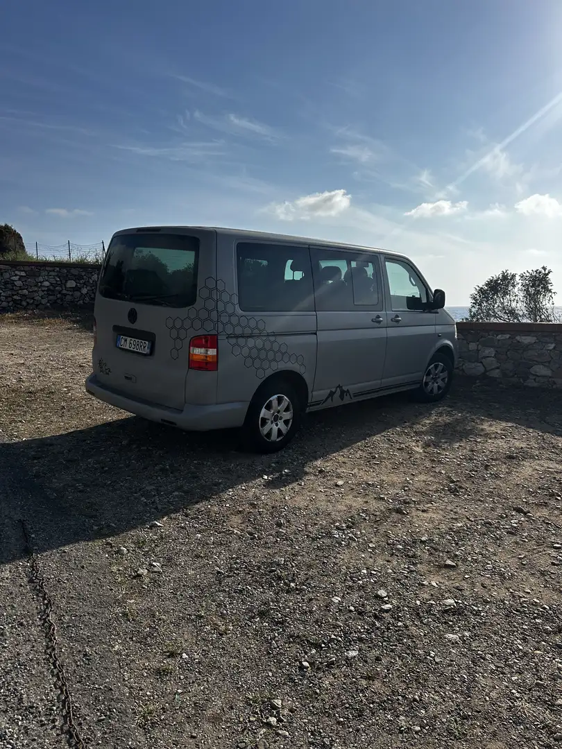 Volkswagen T5 Transporter - 2