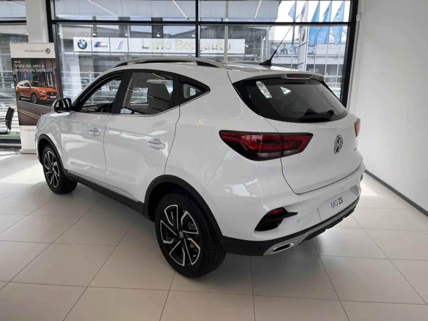 MG ZS 1.0 Luxury Blanco - 2