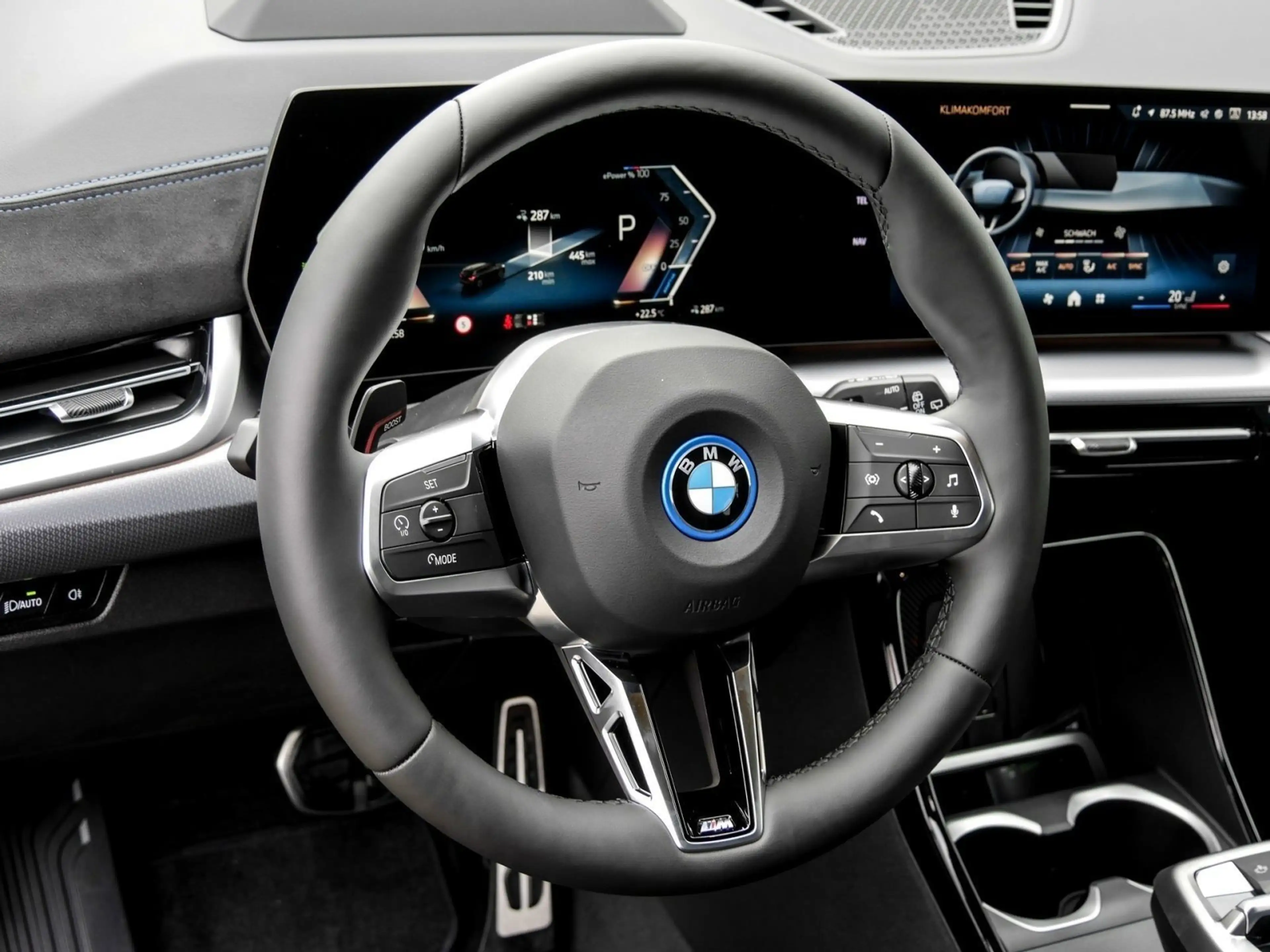 BMW iX1 eDrive20 M Sport HUD ACC AHK RFK NAVI LED — photo 9