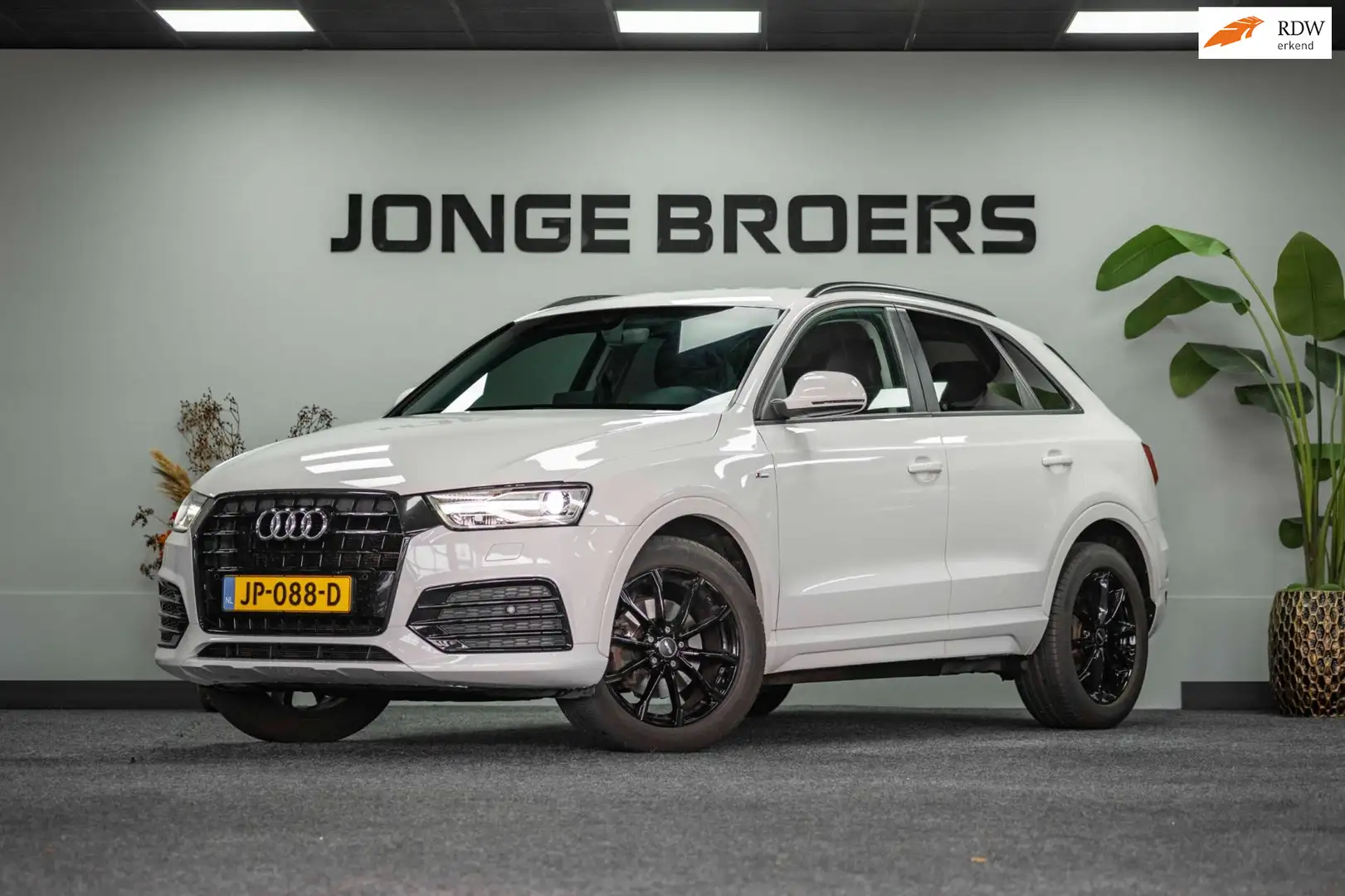 Audi Q3 1.4 TFSI CoD Adrenalin |Automaat|Org.NL|Navi Wit - 1