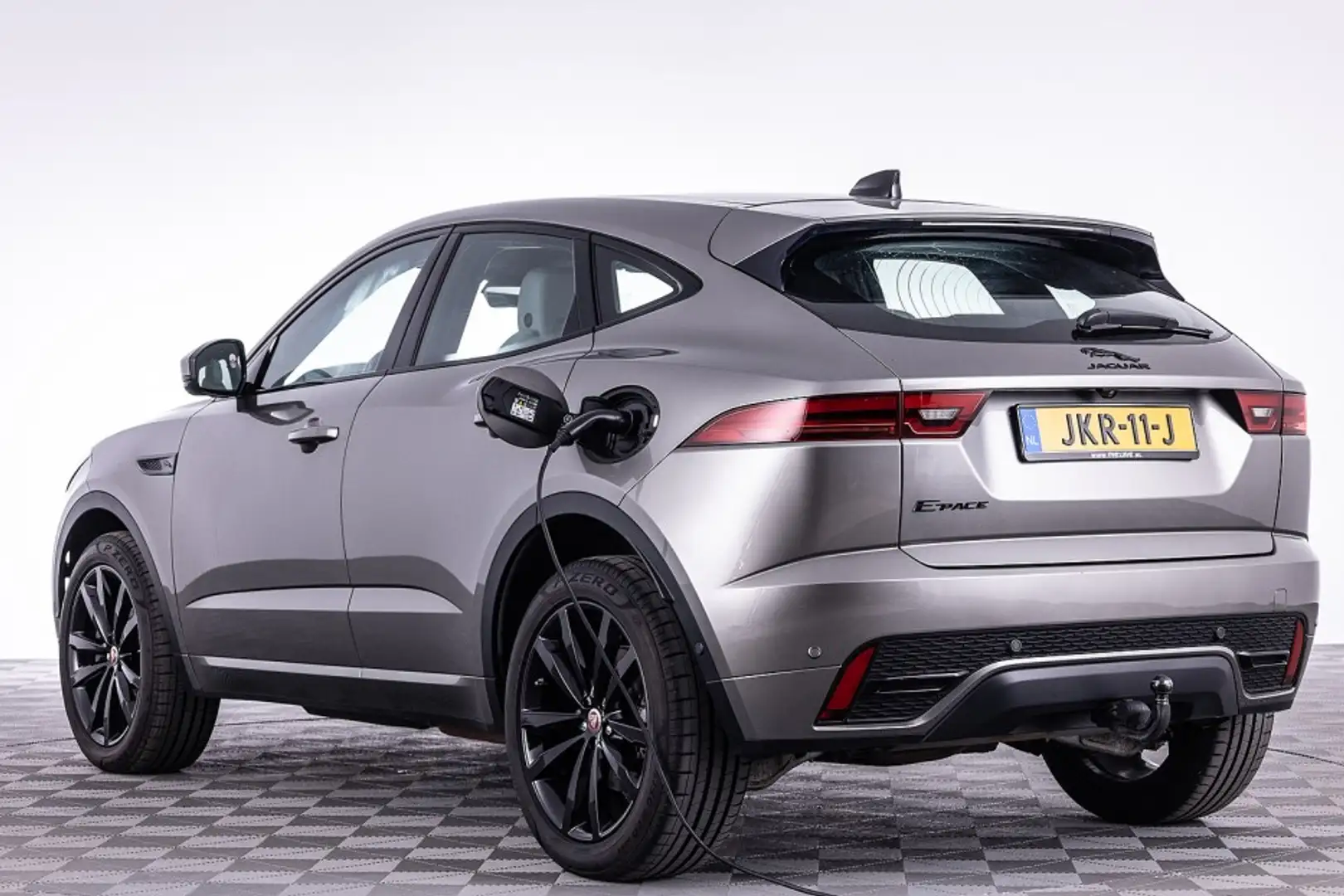 Jaguar E-Pace 1.5 P300e AWD R-Dynamic S | CARPLAY | Full LED | C Grijs - 2