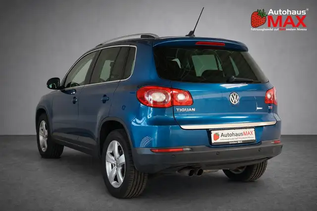 Volkswagen Tiguan view 3