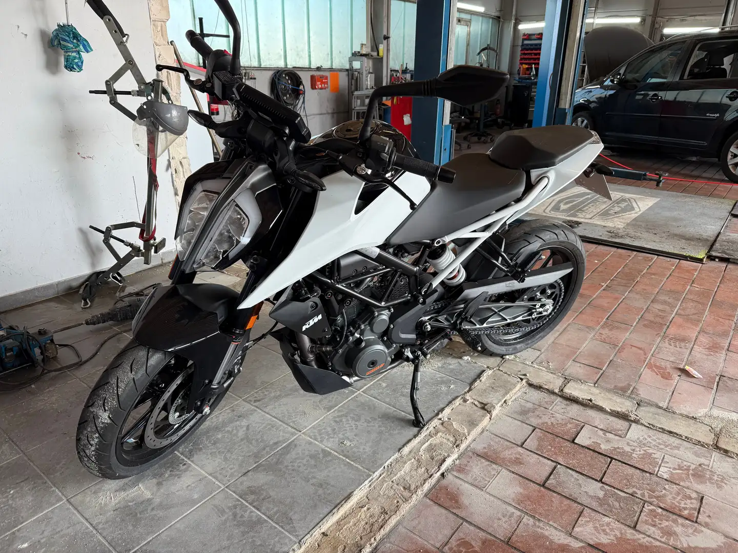 KTM 390 Duke 10Km laufleistung mit Tageszulassung*Neu*SH Weiß - 1