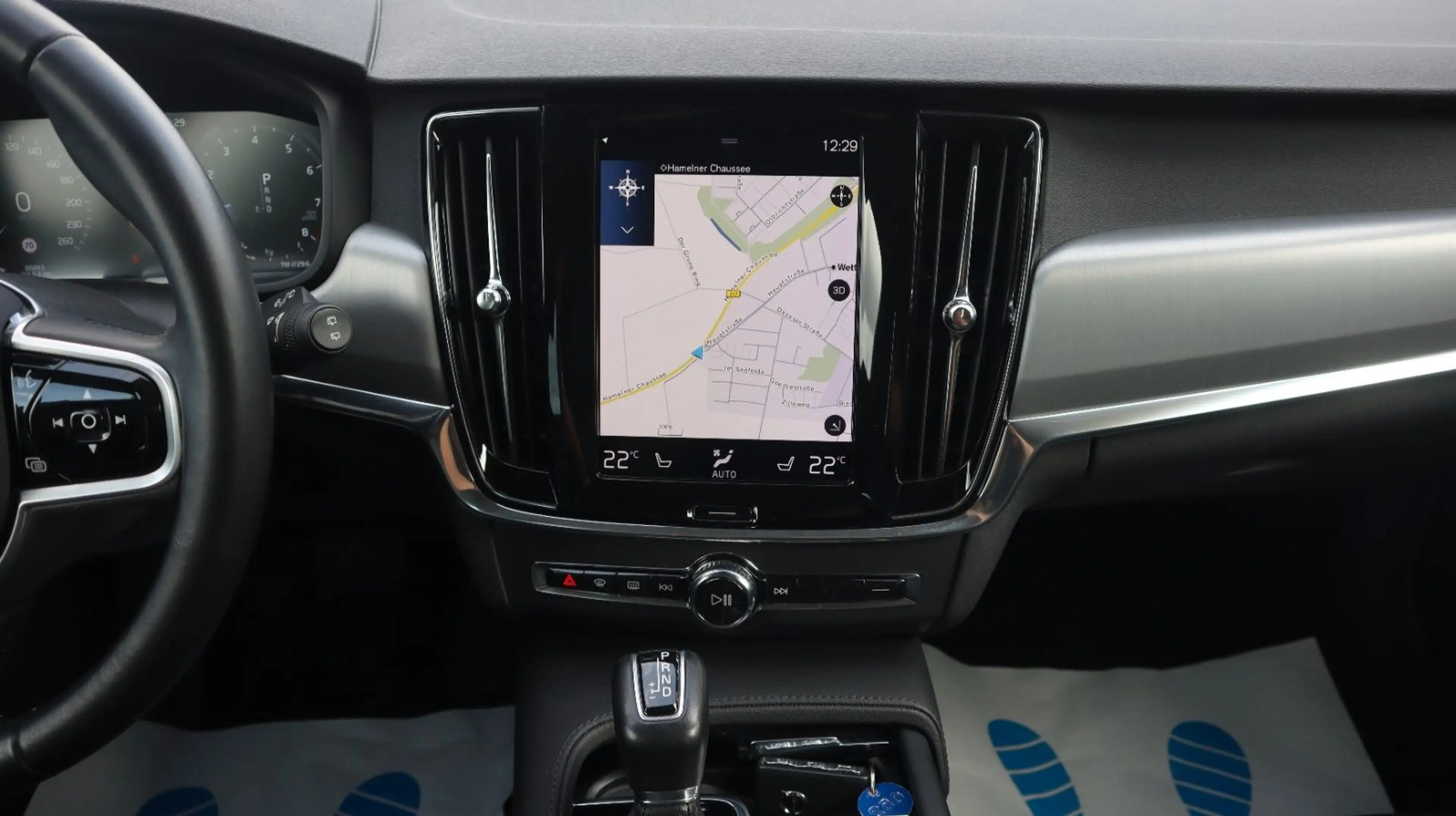 Volvo V90 Momentum CarPlay LED Memory AHK R.Cam SENSUS — photo 13