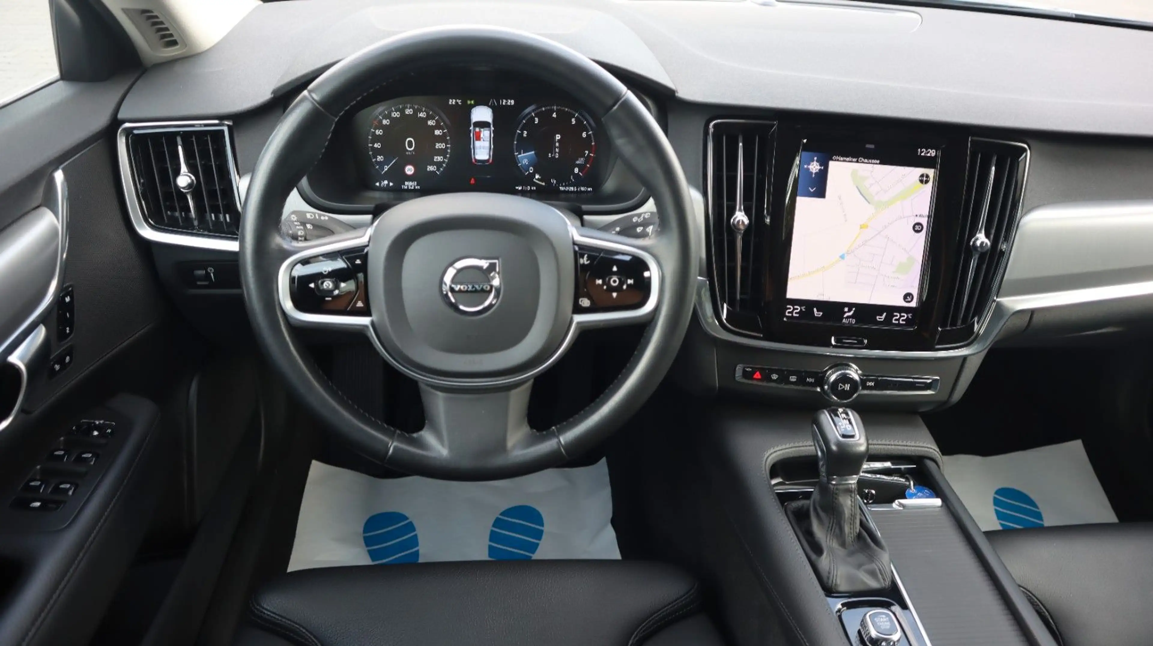 Volvo V90 Momentum CarPlay LED Memory AHK R.Cam SENSUS — photo 12
